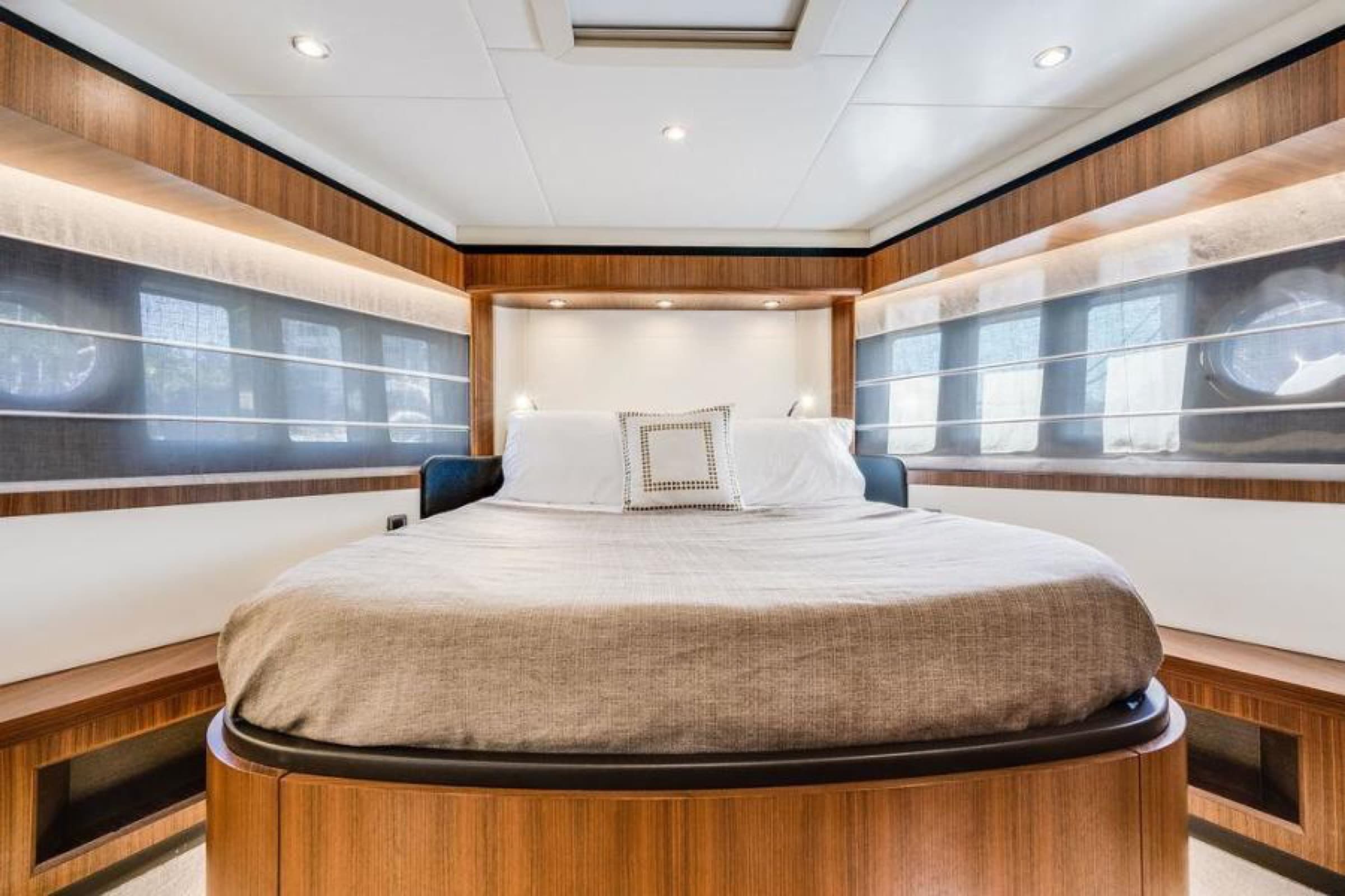 Le Absolute Navetta 58 en location sur la Côte d'Azur, vue 6