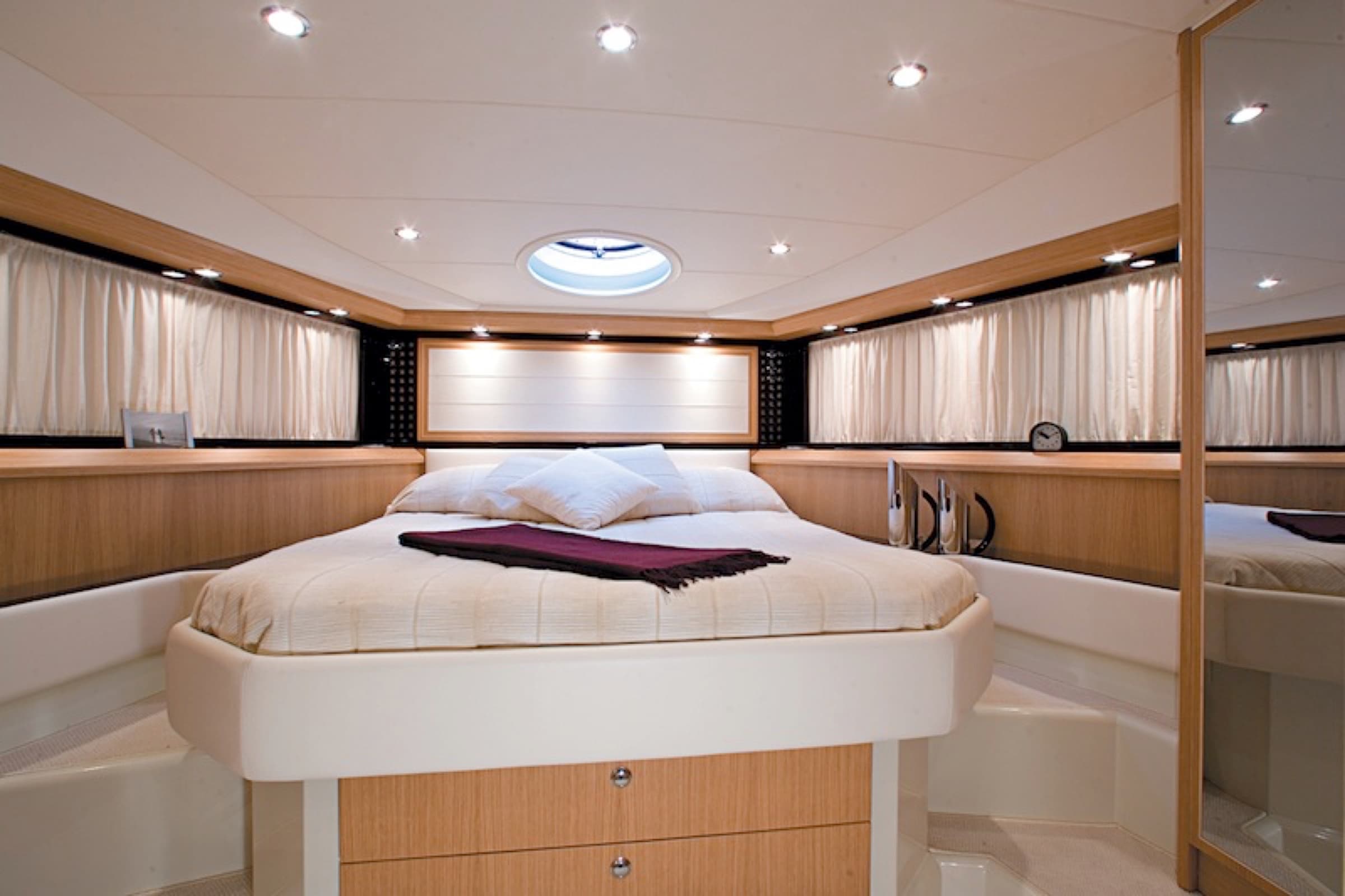 Cantieri di Sarnico 50, yacht charter on the French Riviera (5)