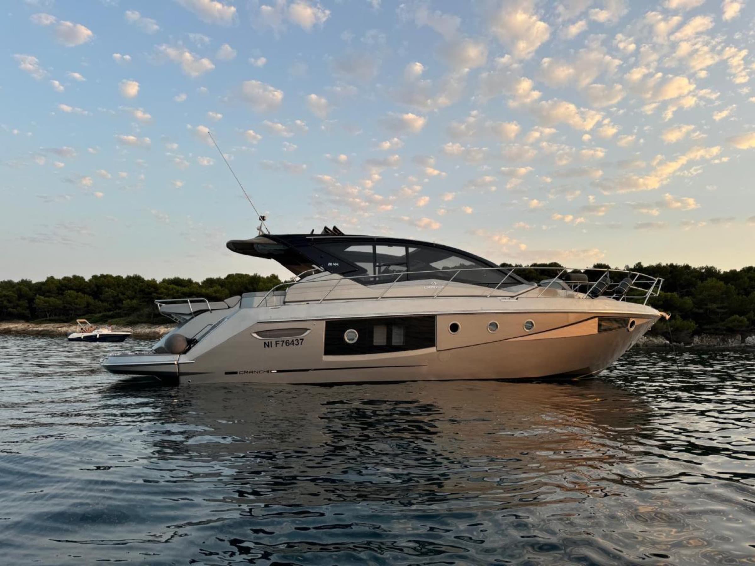 Le Cranchi 44 en location sur la Côte d'Azur, vue 3