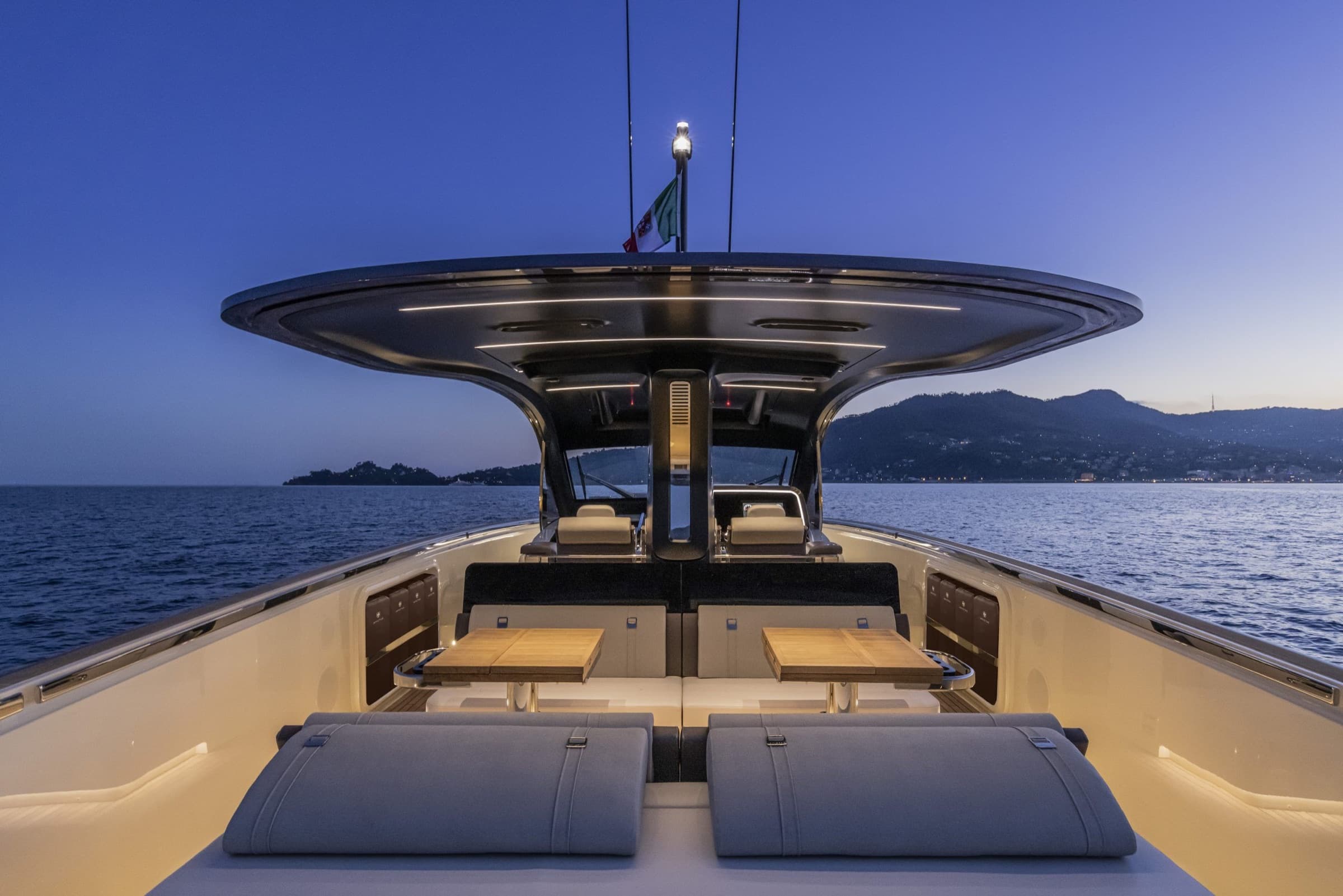 Invictus TT 460, yacht charter on the French Riviera (4)