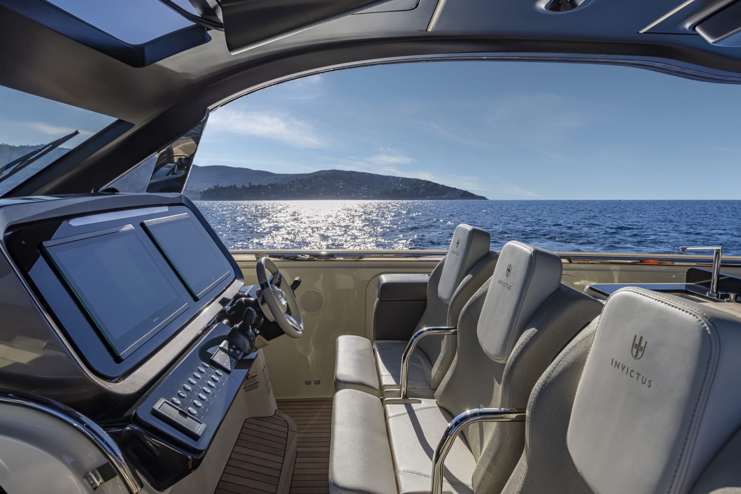 Invictus TT 460, yacht charter on the French Riviera (6)