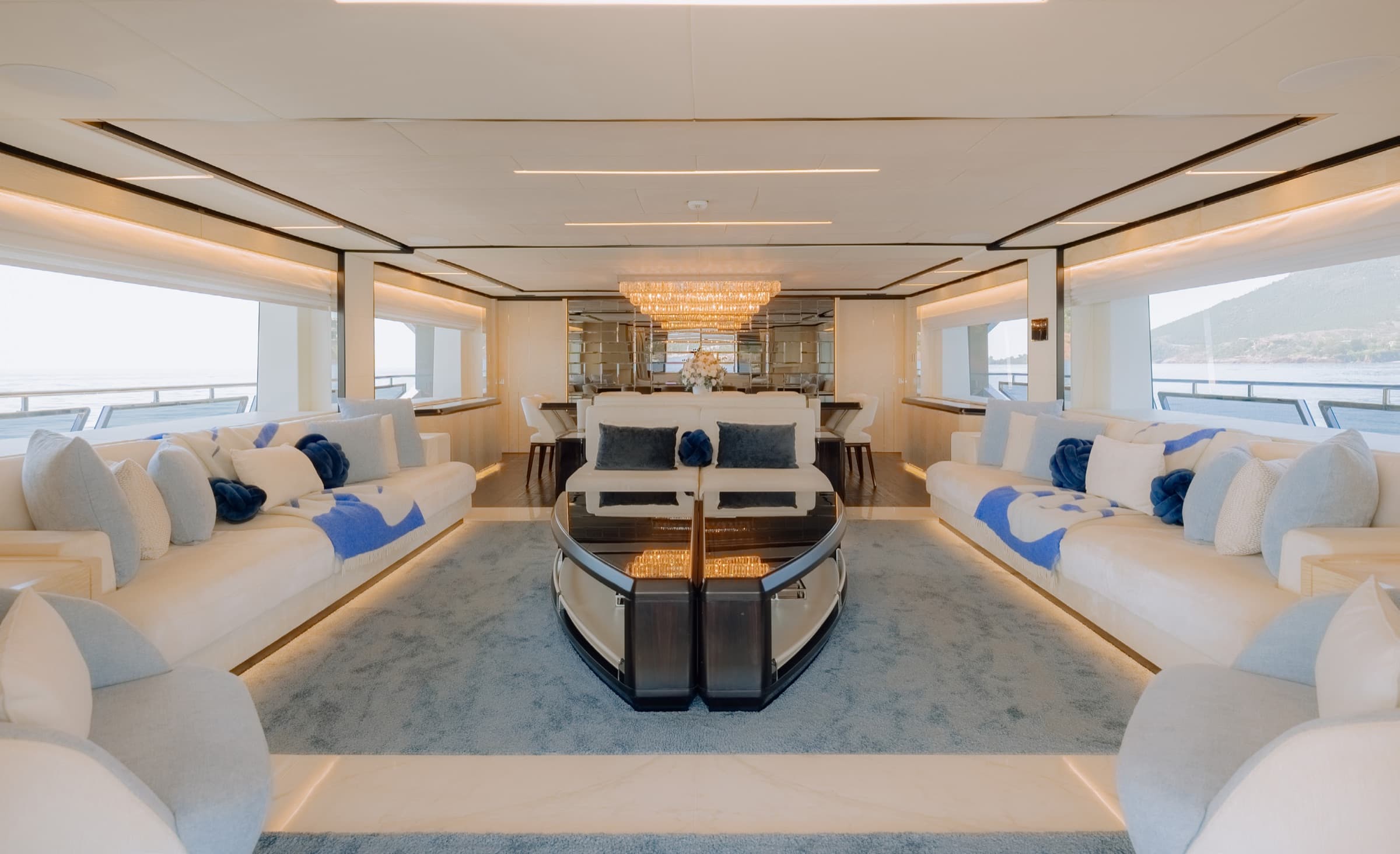 Majesty 120, yacht charter on the French Riviera (8)
