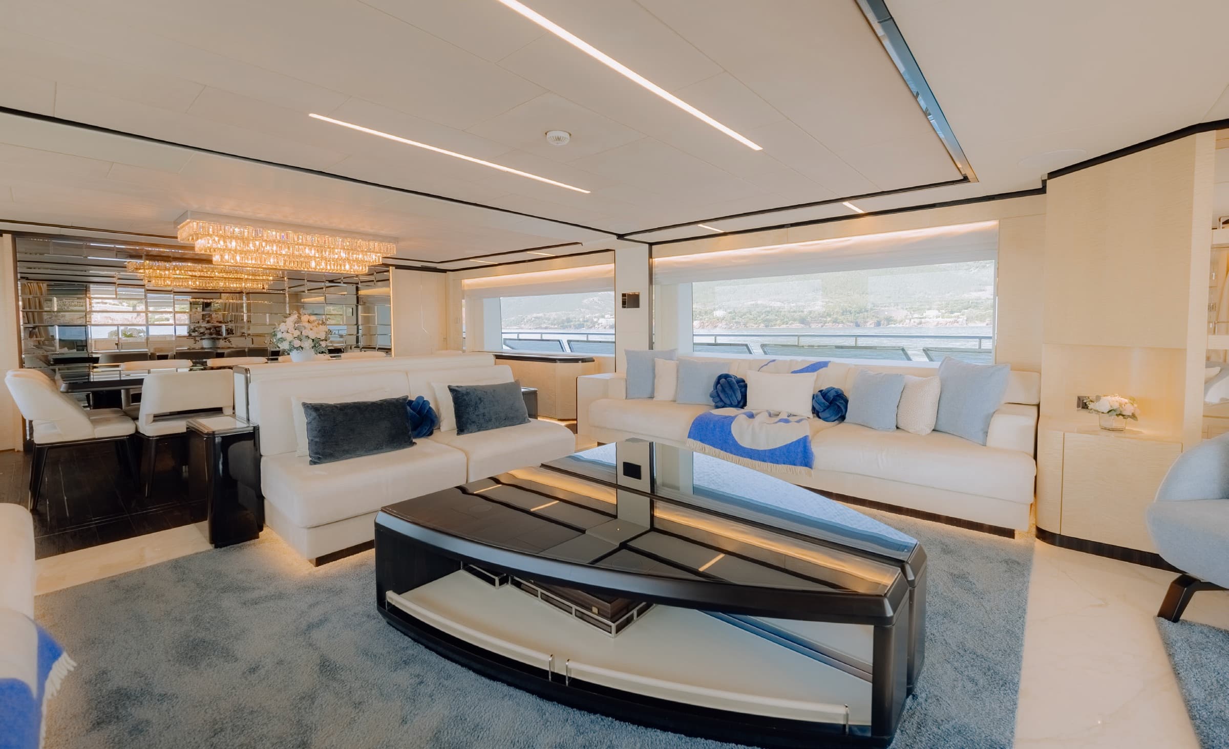 Majesty 120, yacht charter on the French Riviera (9)