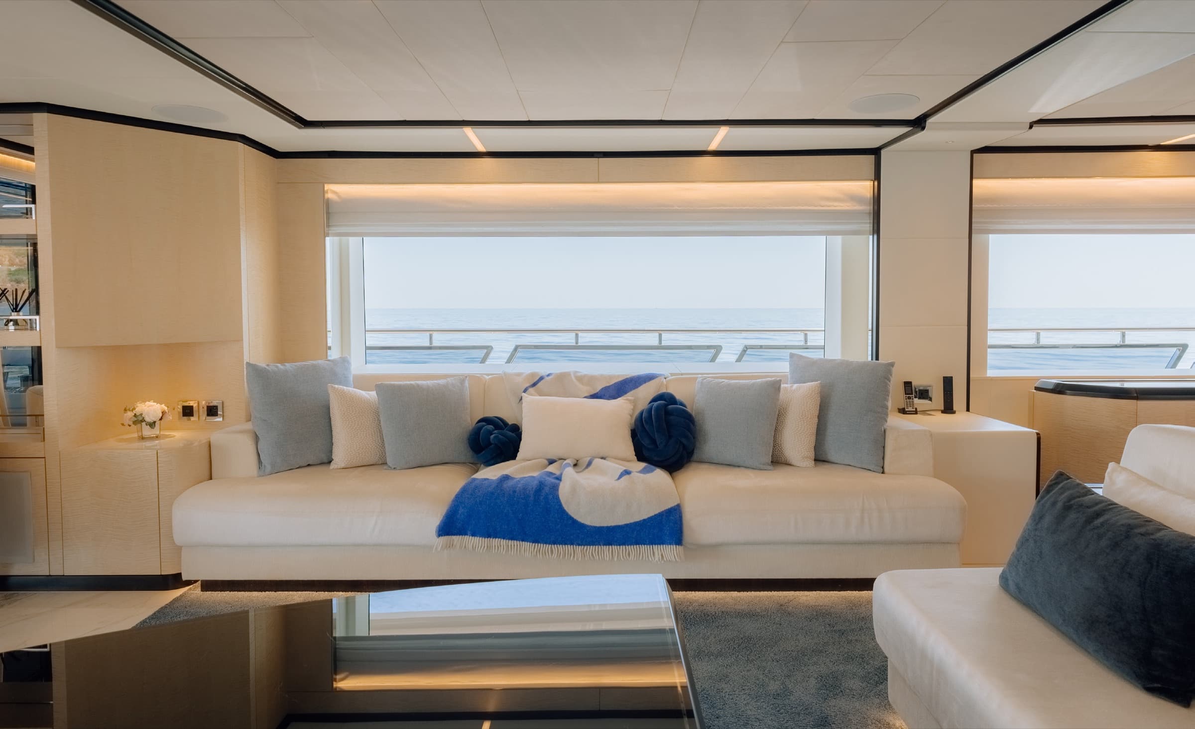 Majesty 120, yacht charter on the French Riviera (10)