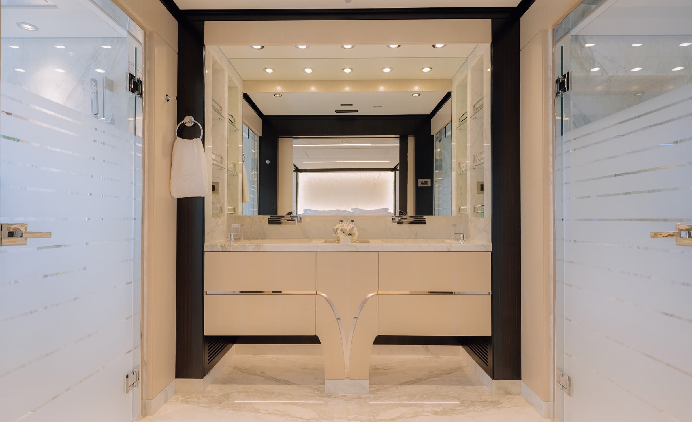 Majesty 120, yacht charter on the French Riviera (14)