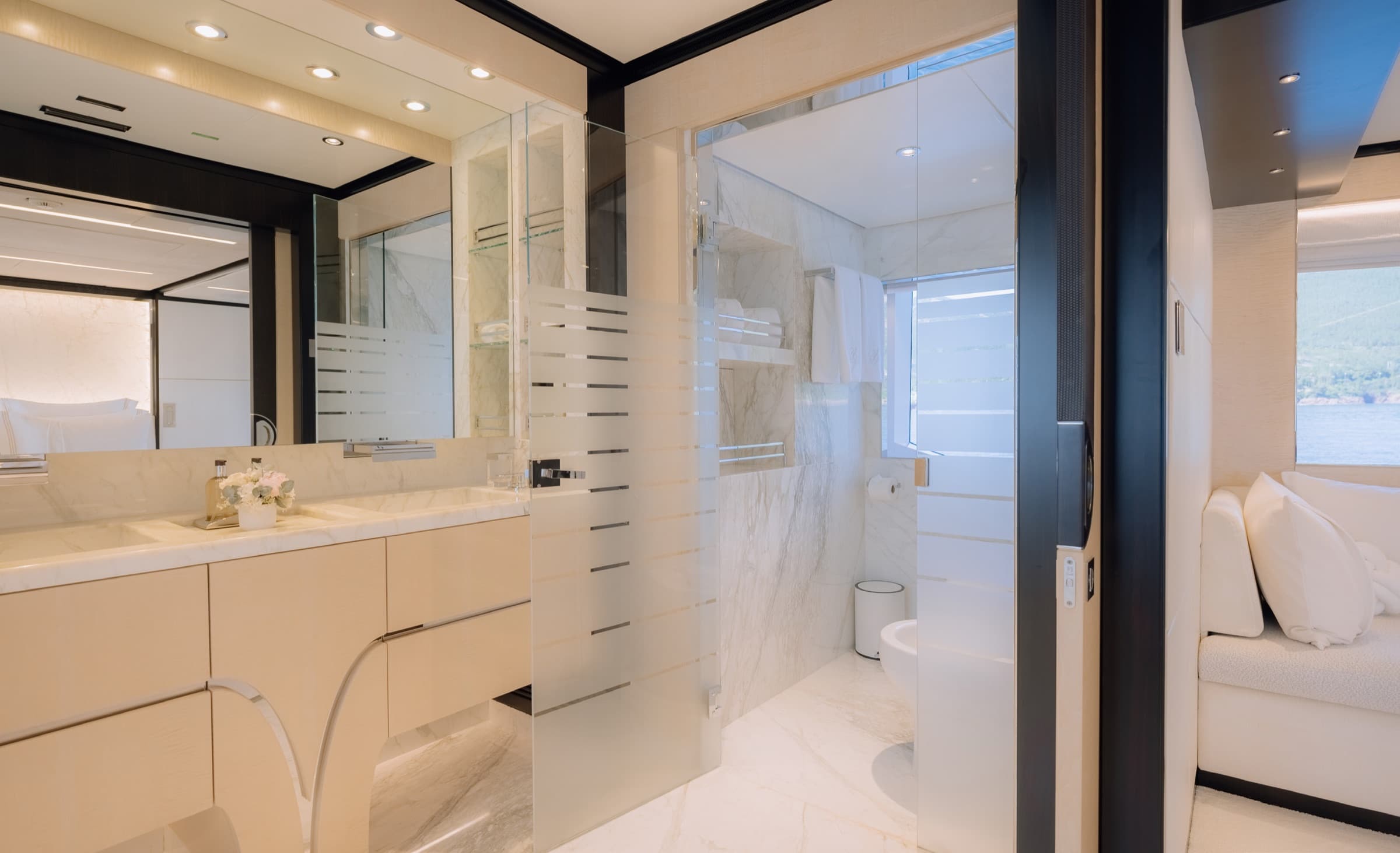 Majesty 120, yacht charter on the French Riviera (15)