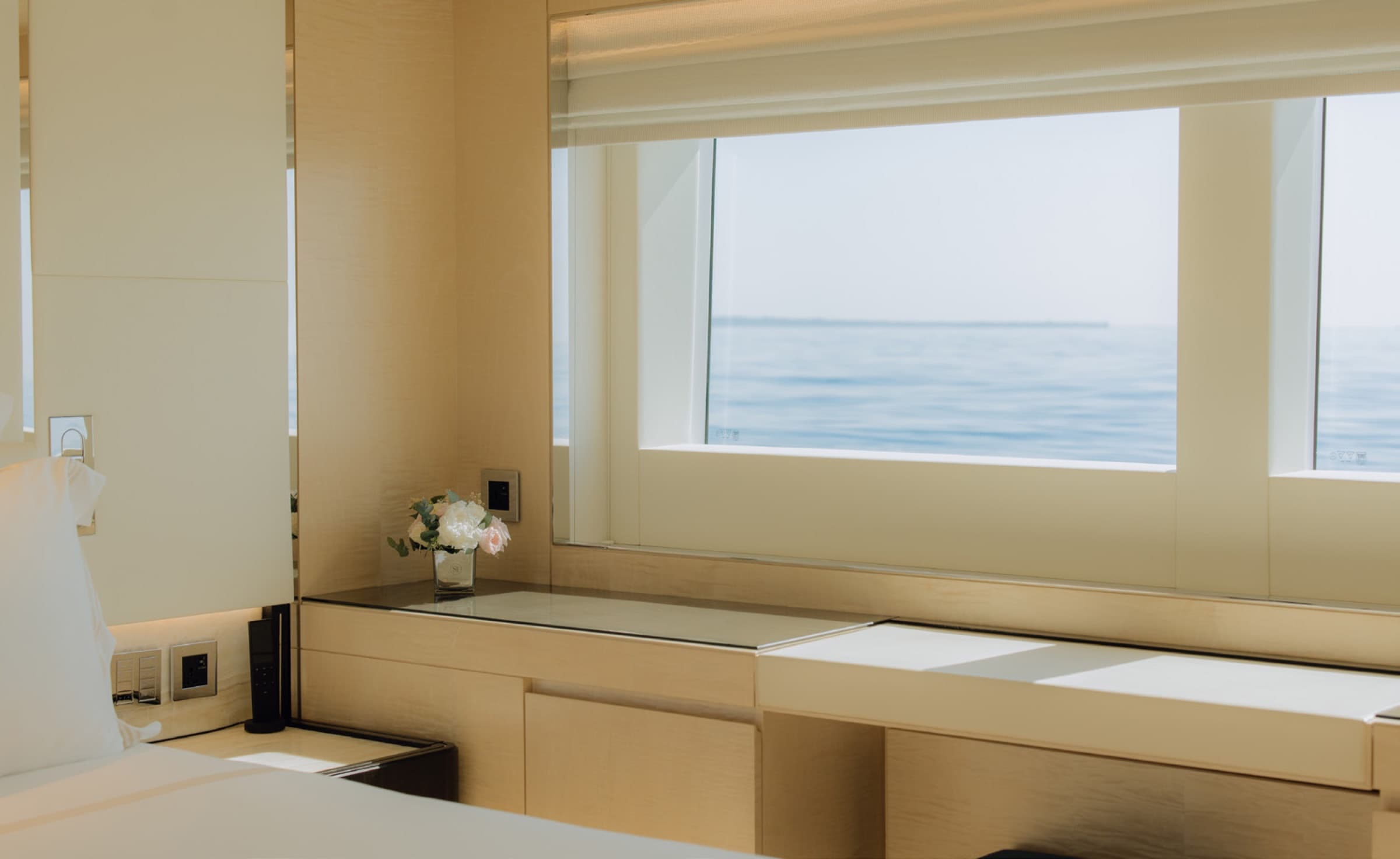 Majesty 120, yacht charter on the French Riviera (22)