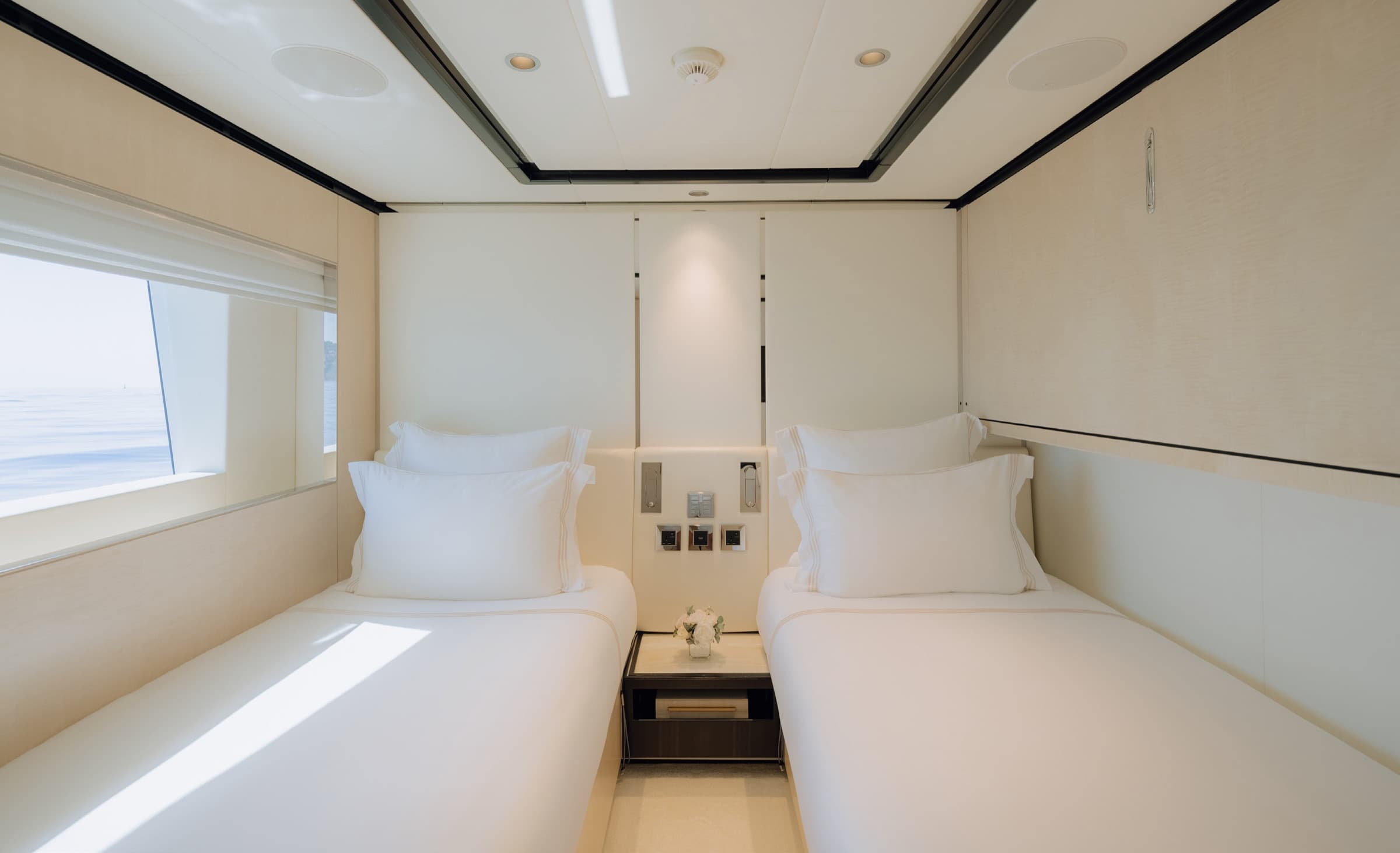 Majesty 120, yacht charter on the French Riviera (25)