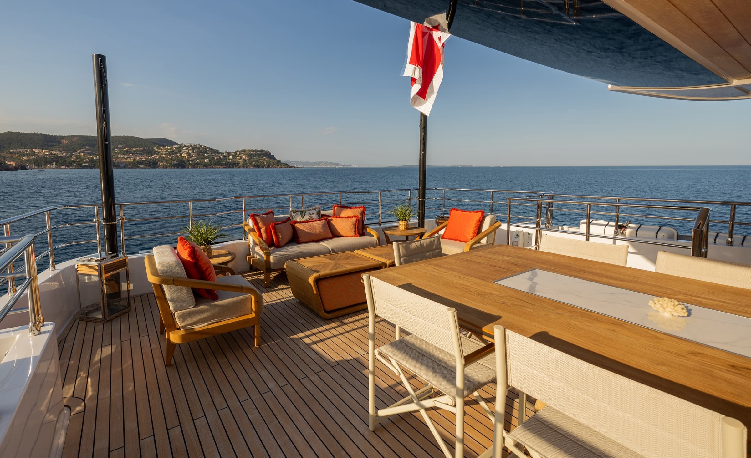 Majesty 120, yacht charter on the French Riviera (35)