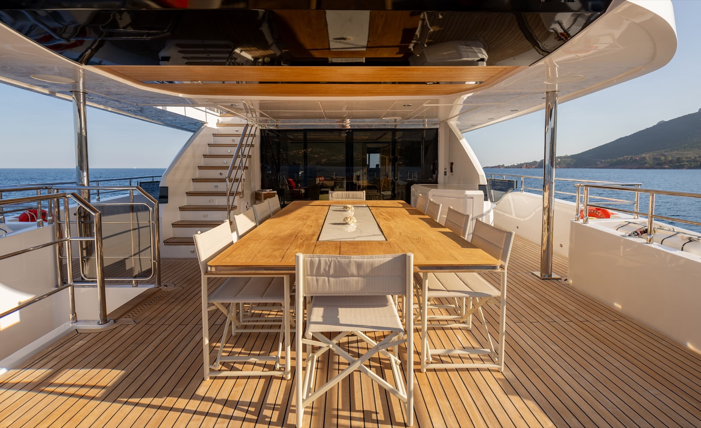 Majesty 120, yacht charter on the French Riviera (36)