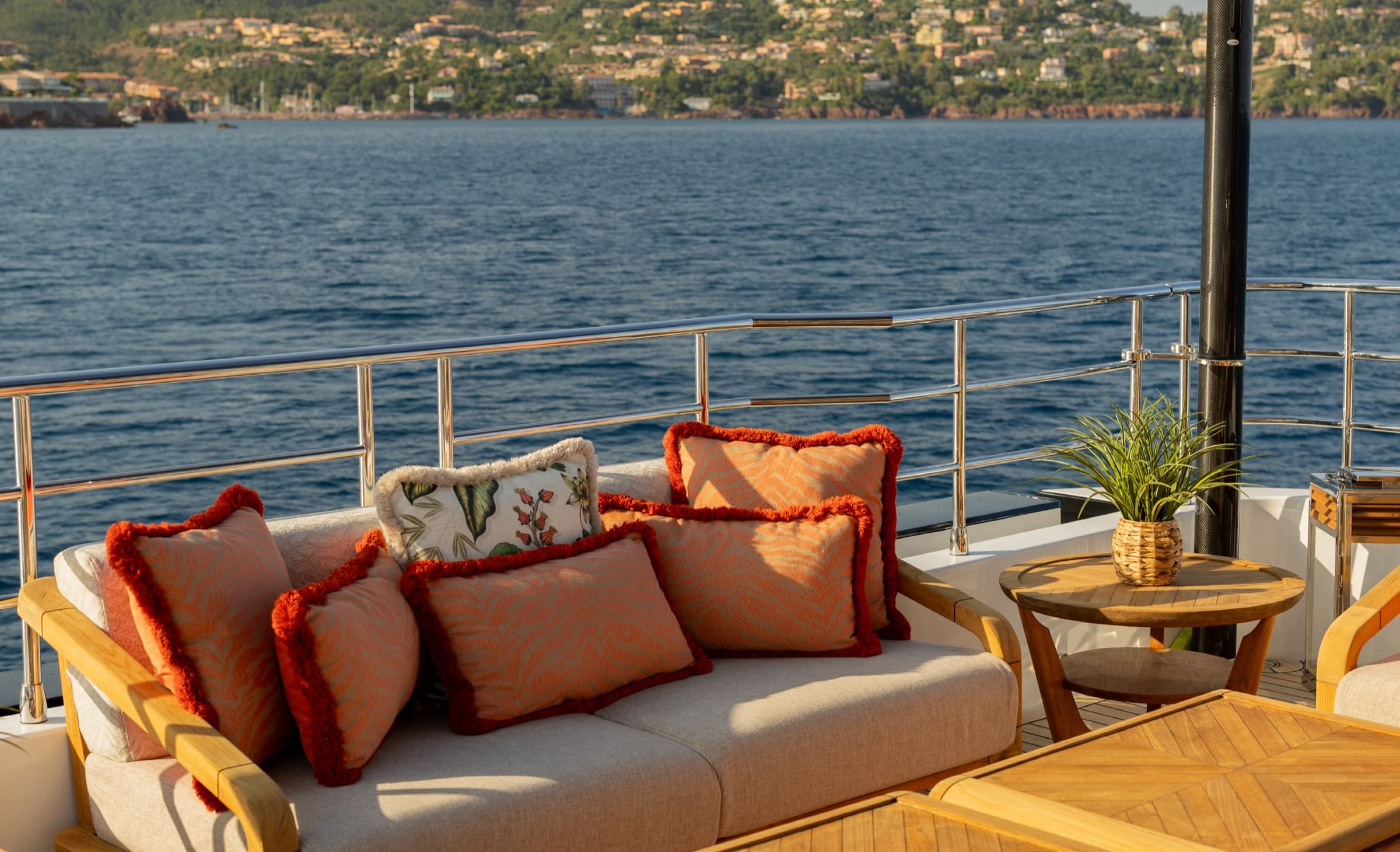 Majesty 120, yacht charter on the French Riviera (39)