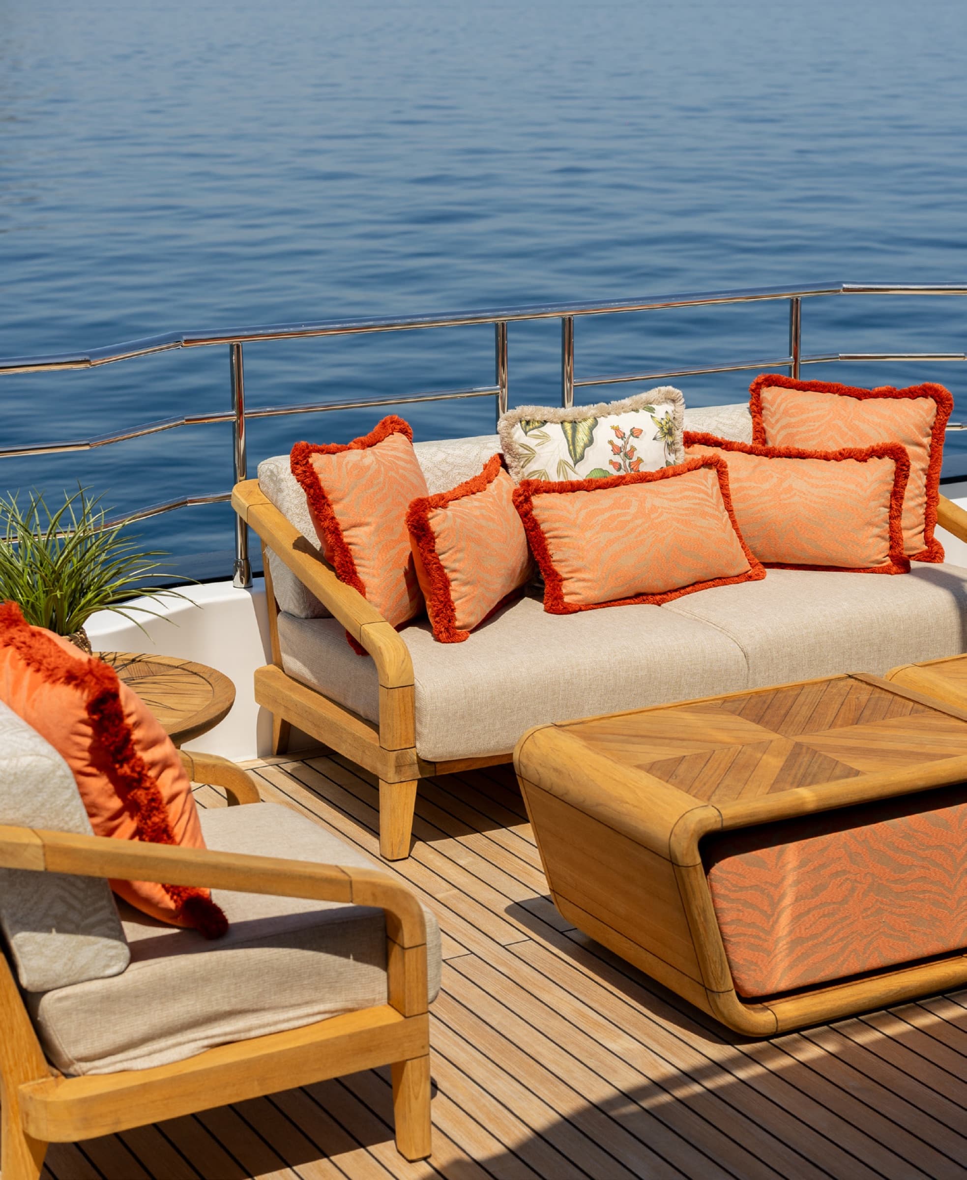 Majesty 120, yacht charter on the French Riviera (40)