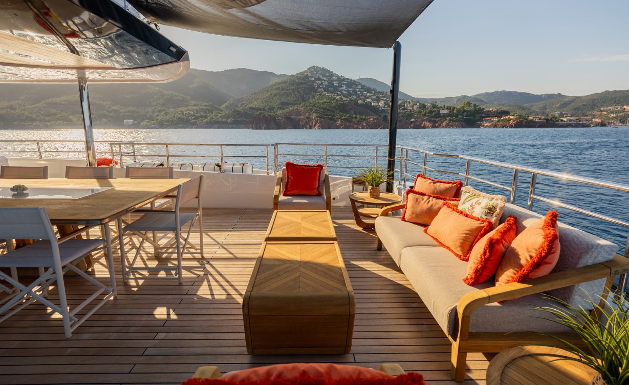 Majesty 120, yacht charter on the French Riviera (41)