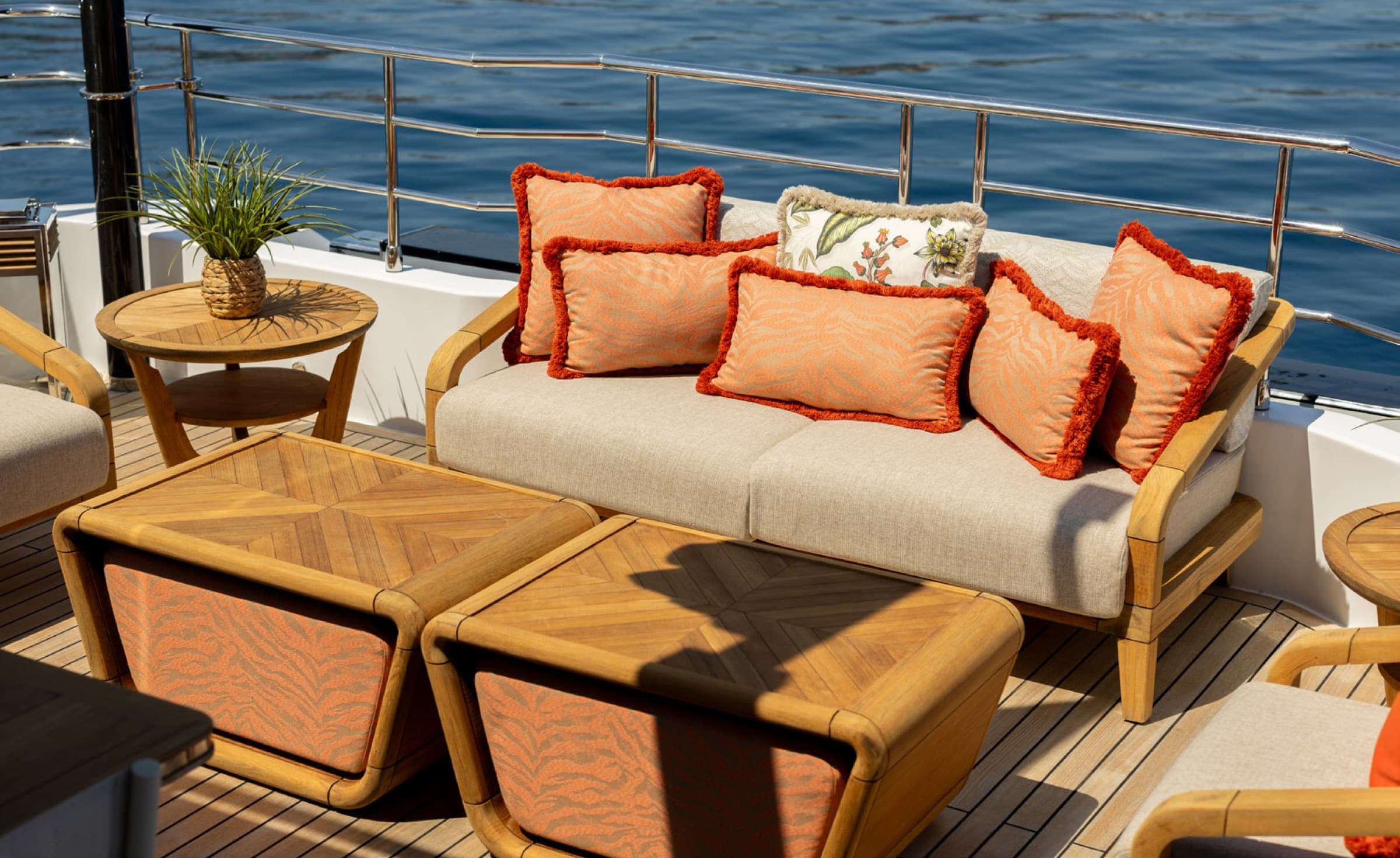 Majesty 120, yacht charter on the French Riviera (42)