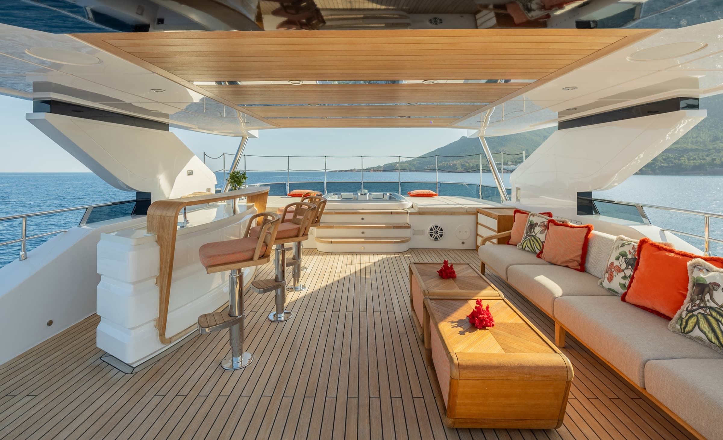 Majesty 120, yacht charter on the French Riviera (43)