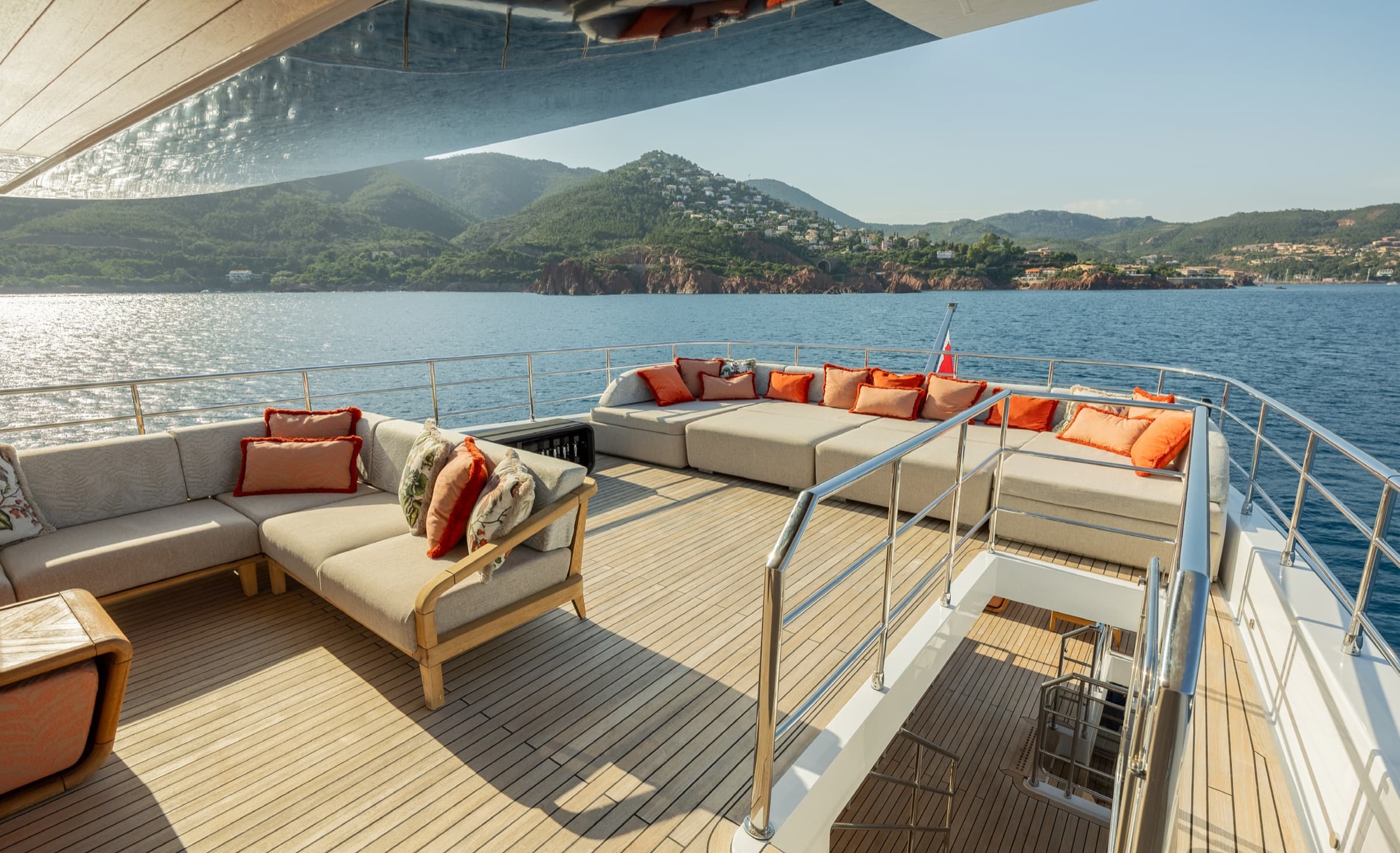 Majesty 120, yacht charter on the French Riviera (46)