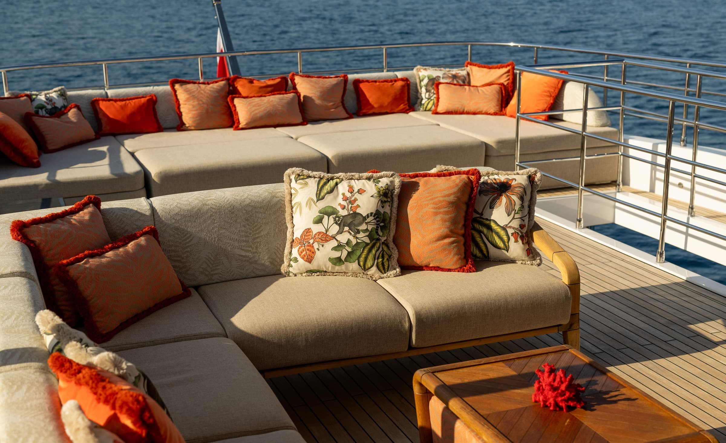 Majesty 120, yacht charter on the French Riviera (47)