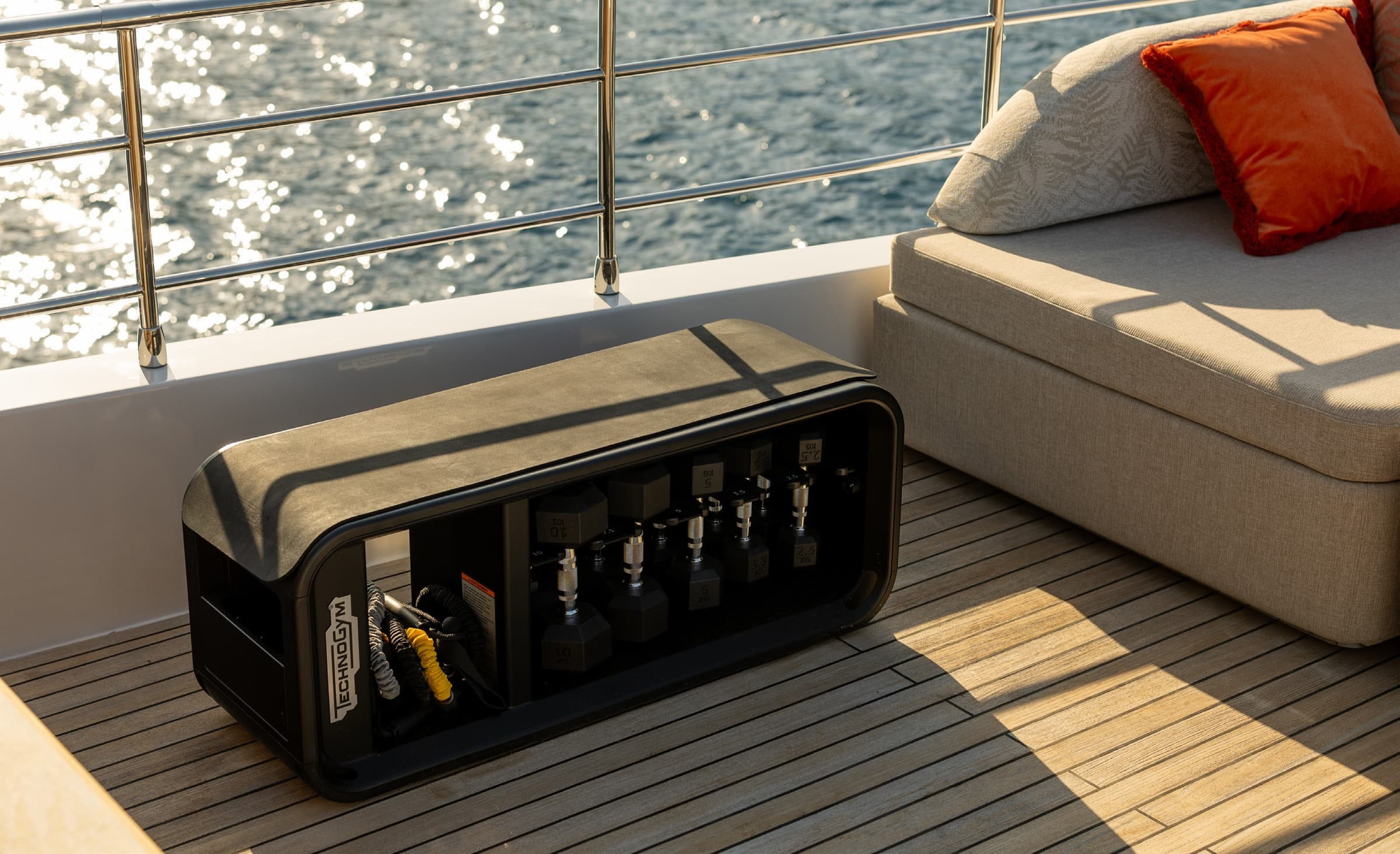 Majesty 120, yacht charter on the French Riviera (49)