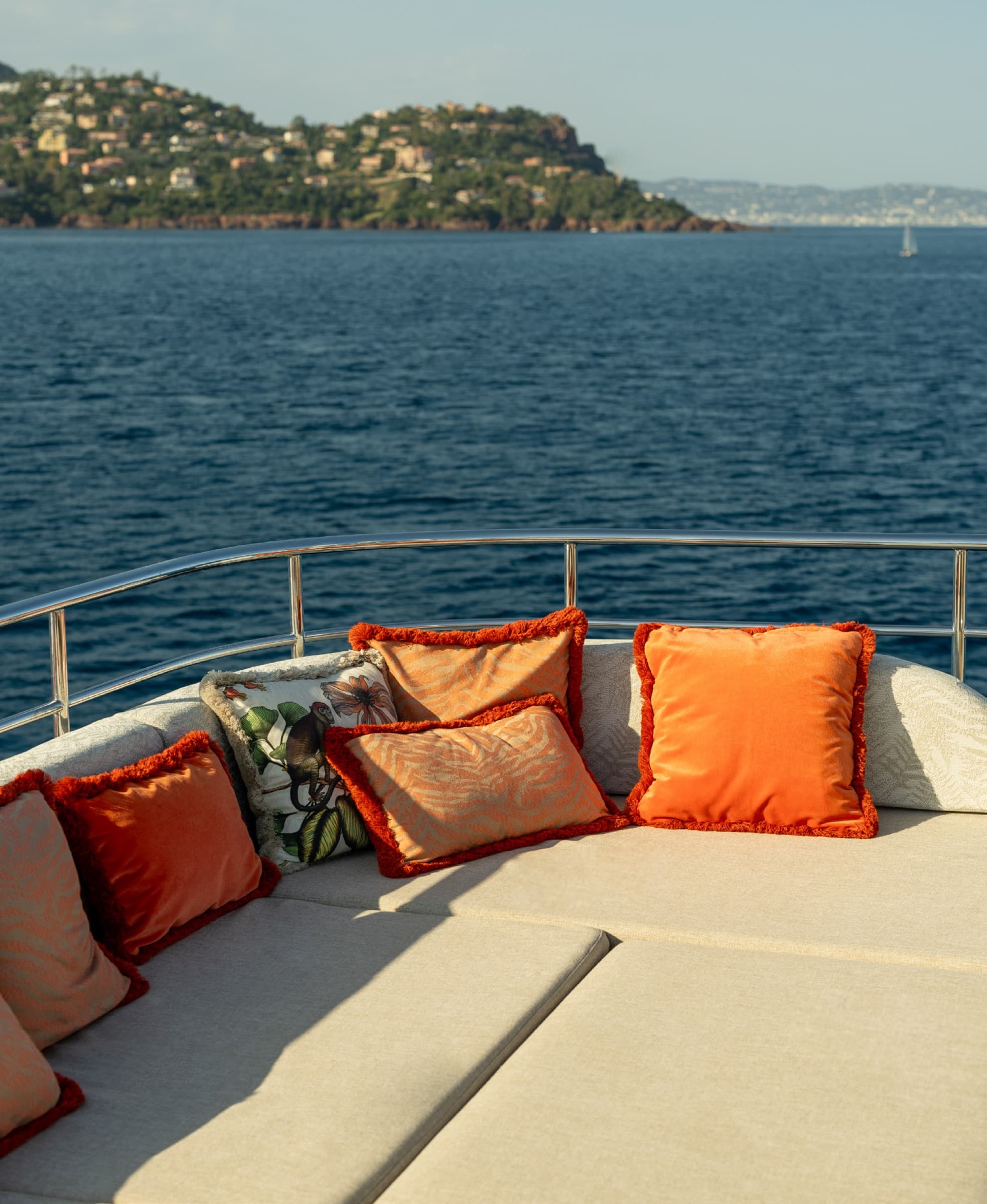 Majesty 120, yacht charter on the French Riviera (51)
