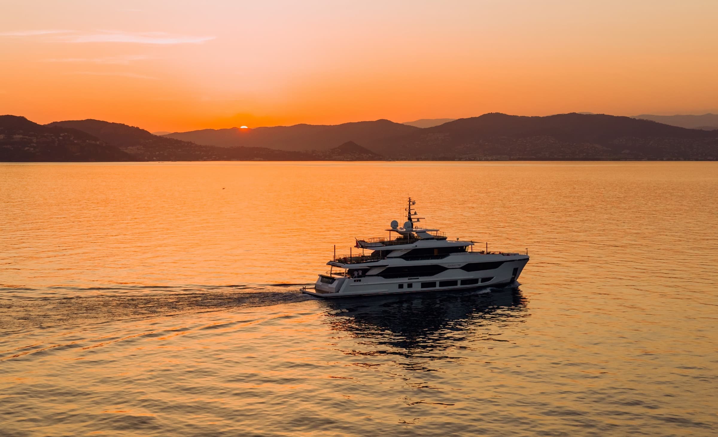 Majesty 120, yacht charter on the French Riviera (64)