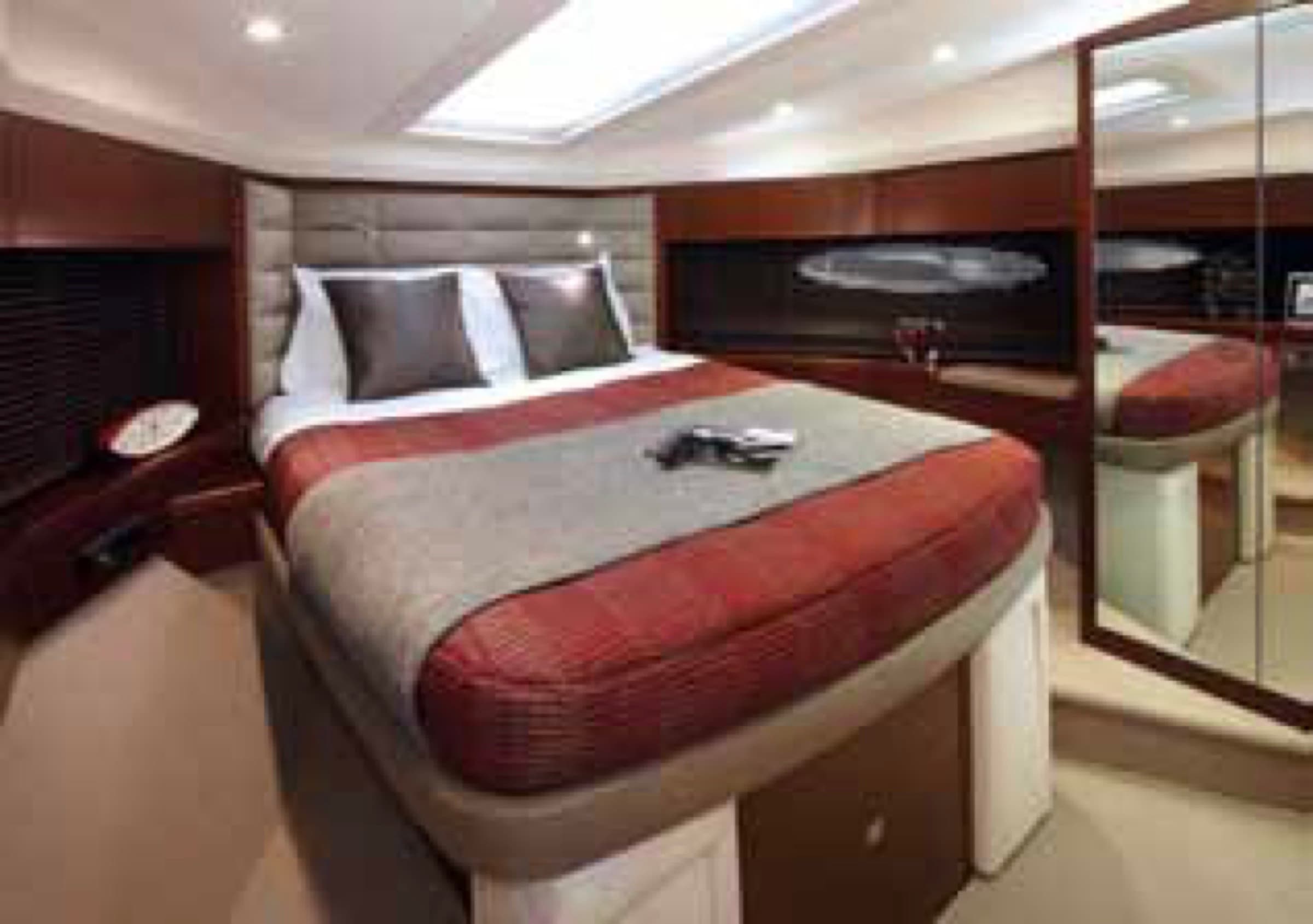La cabine VIP du Princess 64 Fly