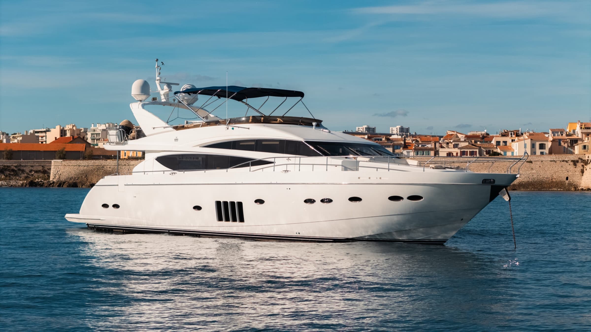 Le Princess 85 en location sur la Côte d'Azur, vue 2
