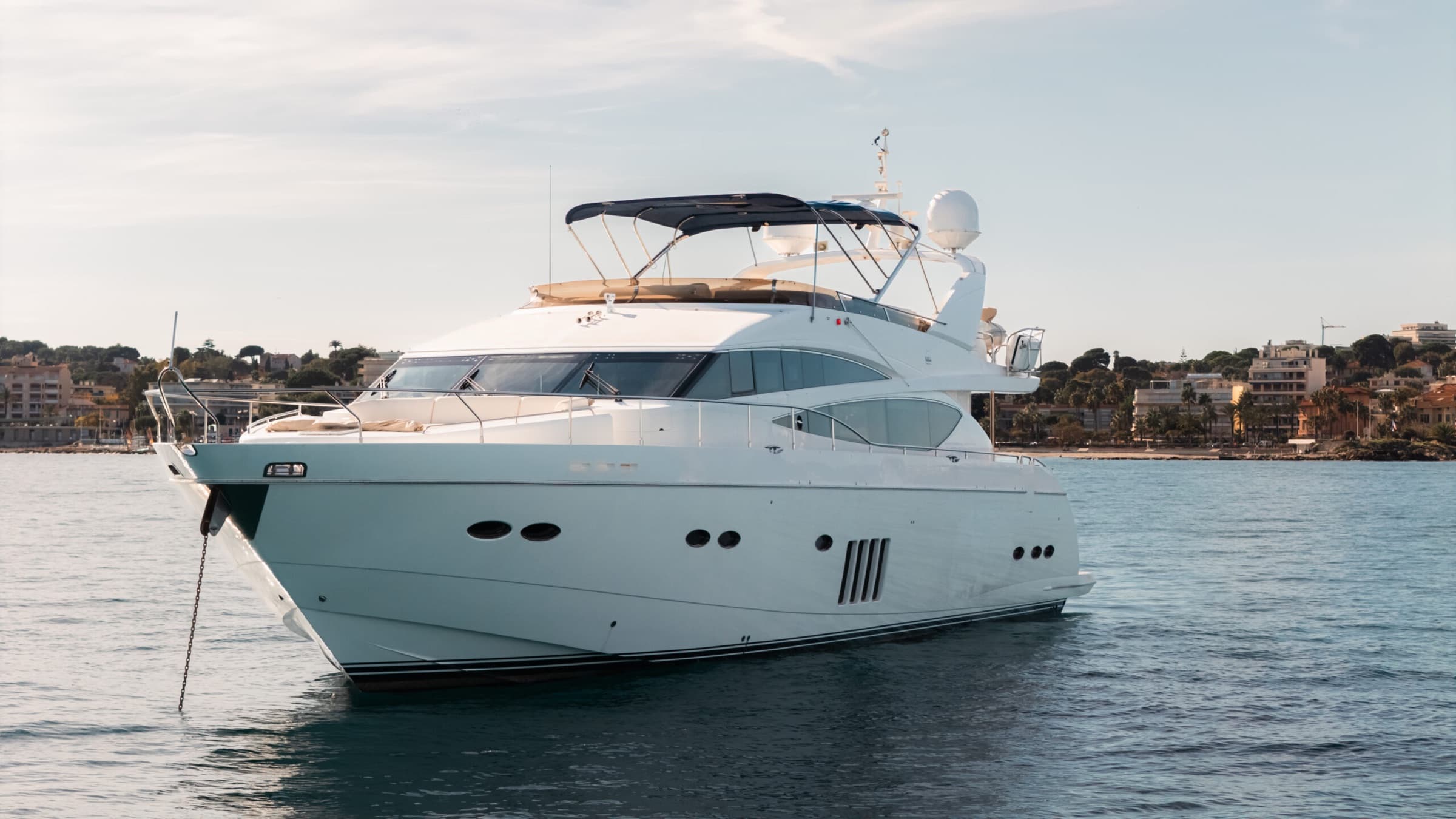 Le Princess 85 en location sur la Côte d'Azur, vue 6