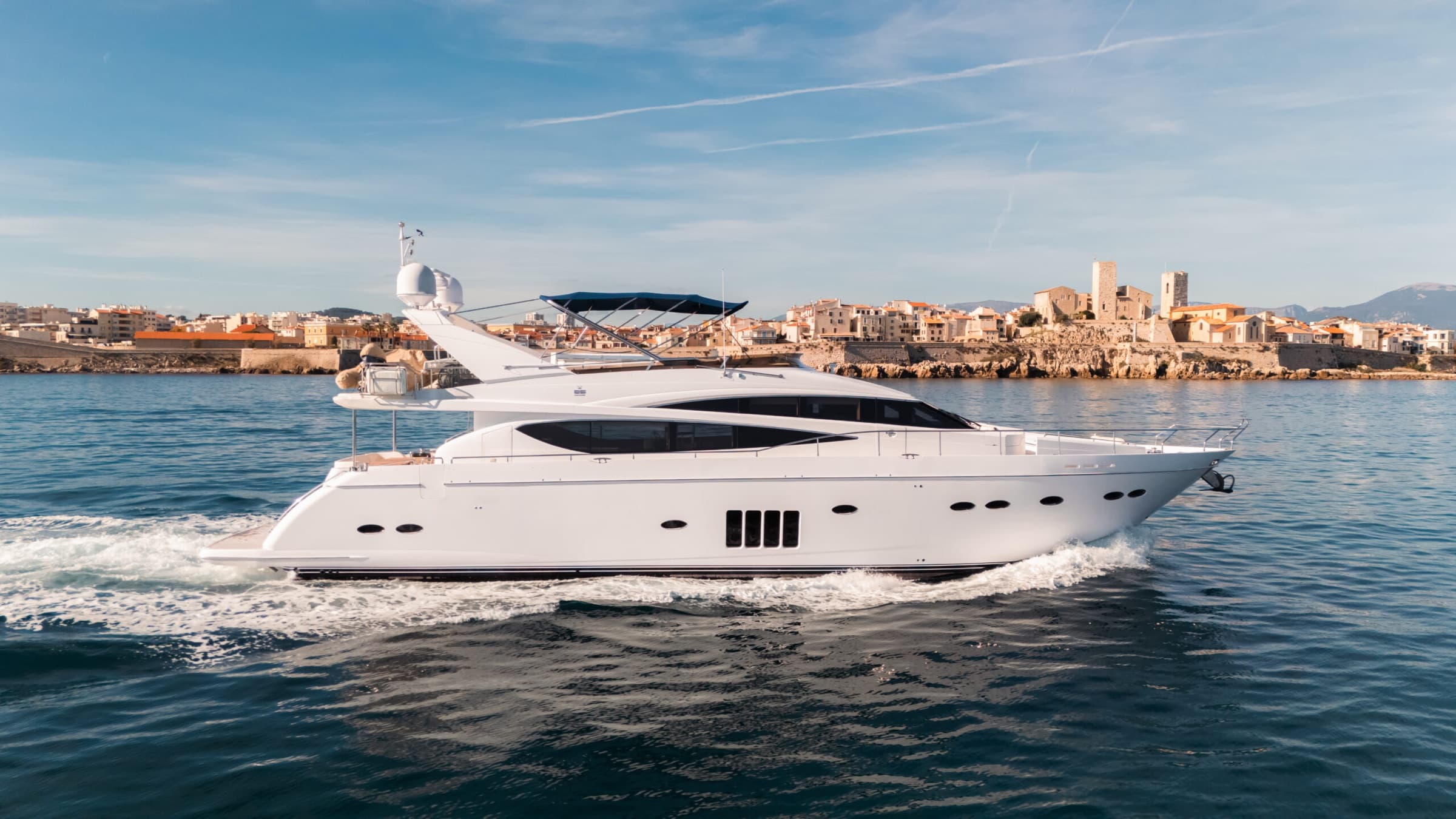 Le Princess 85 en location sur la Côte d'Azur, vue 9