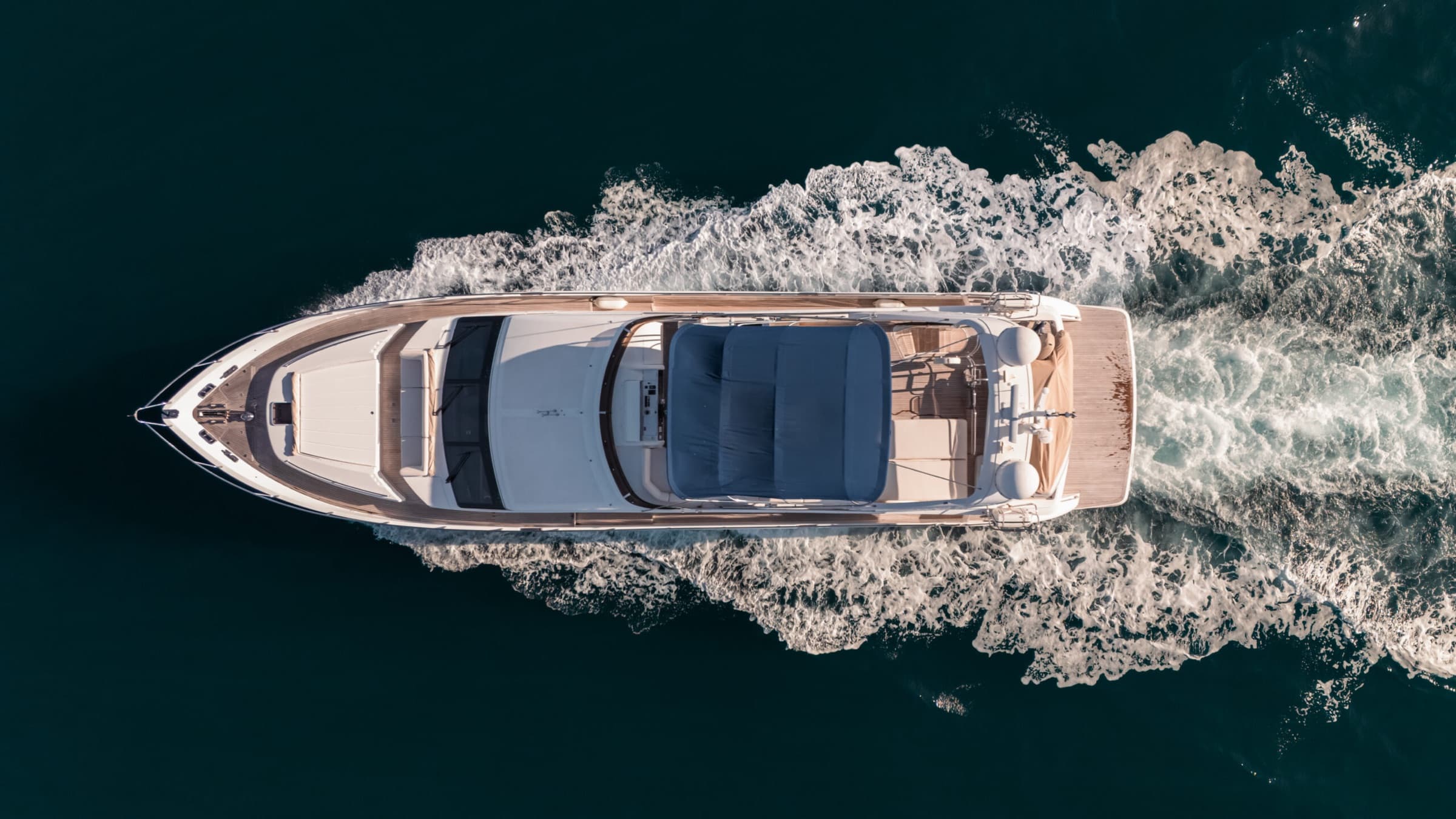 Le Princess 85 en location sur la Côte d'Azur, vue 10