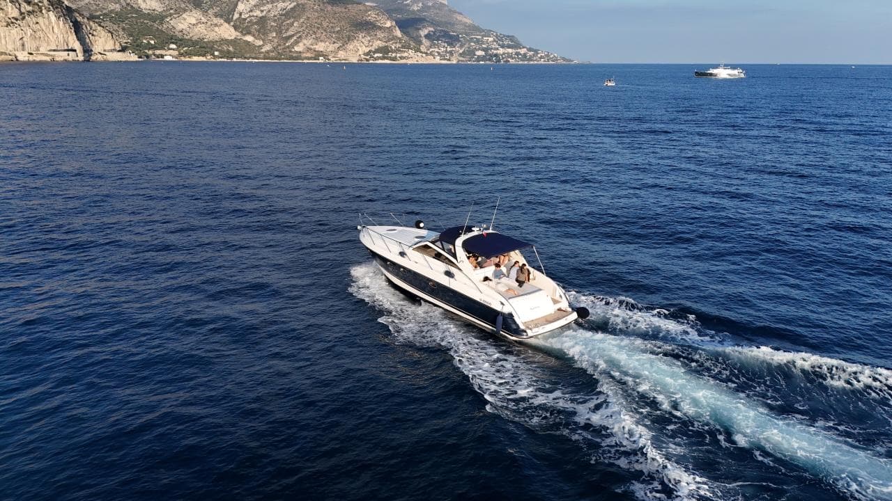Princess V42, yacht charter on the French Riviera (3)