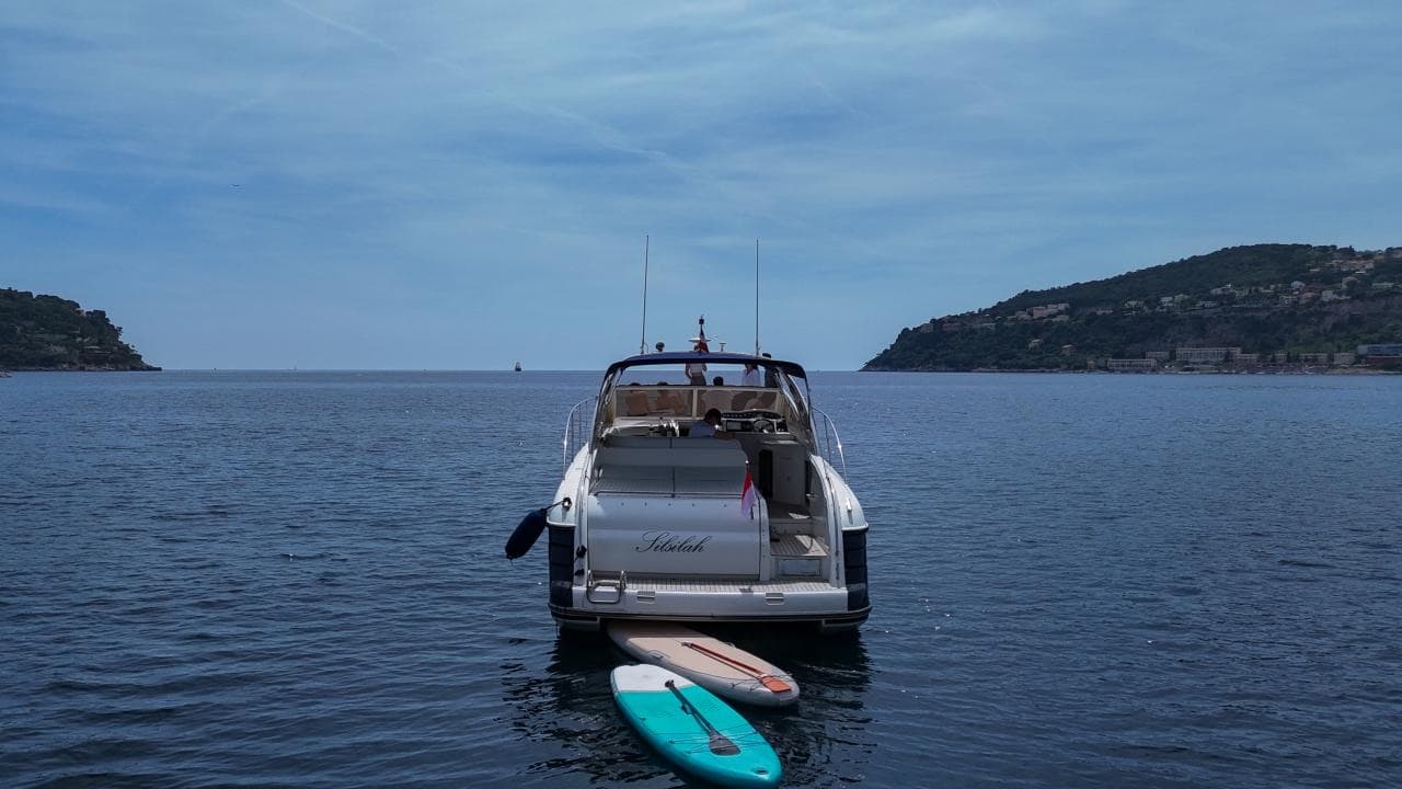 Princess V42, yacht charter on the French Riviera (5)