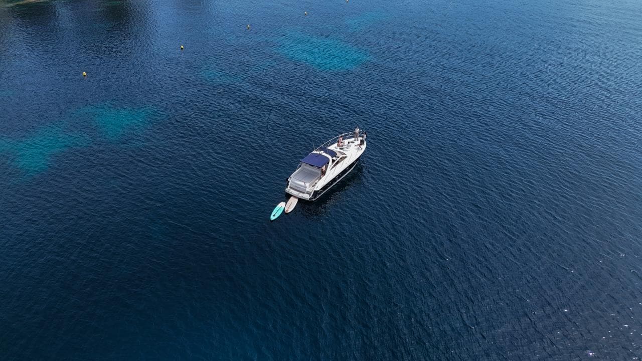 Princess V42, yacht charter on the French Riviera (8)