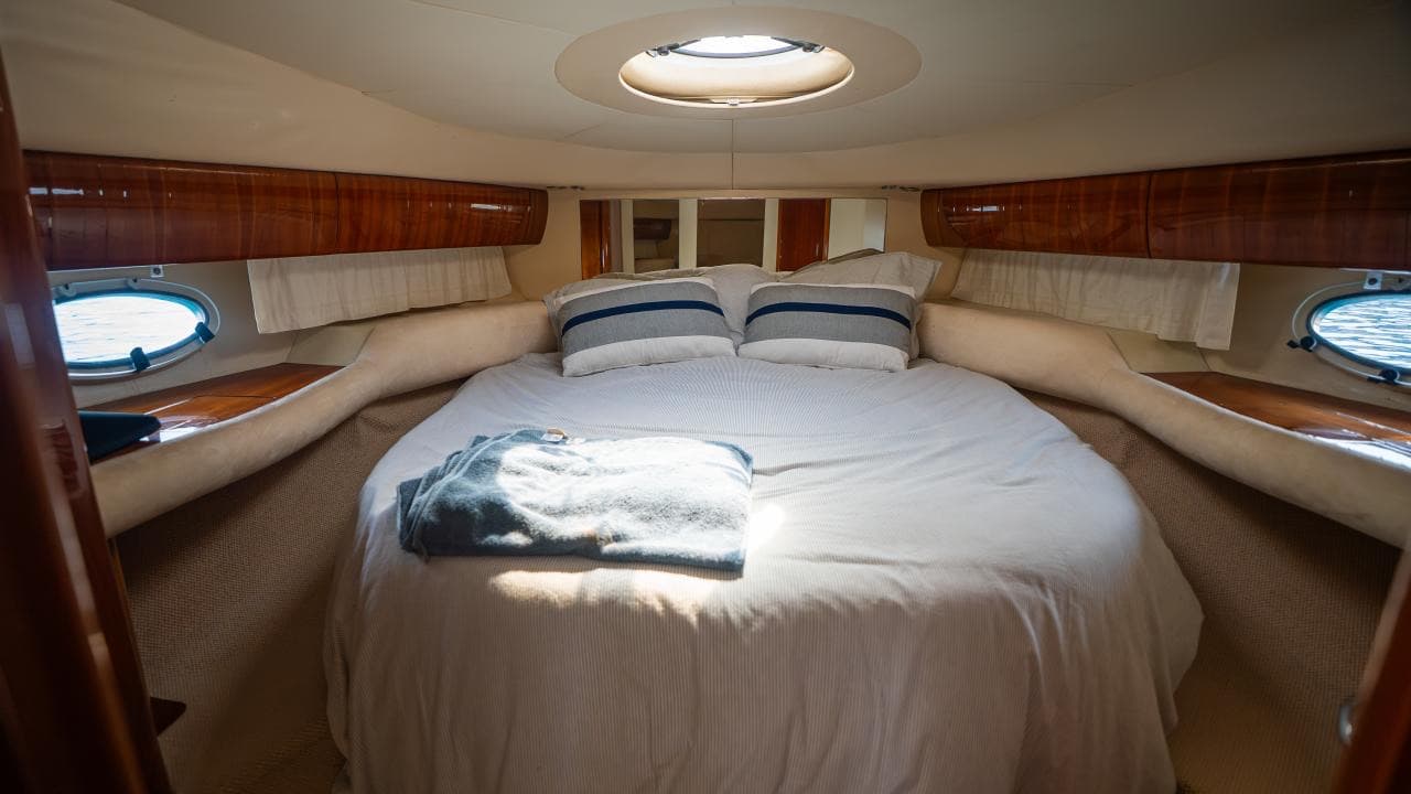 Princess V42, yacht charter on the French Riviera (11)