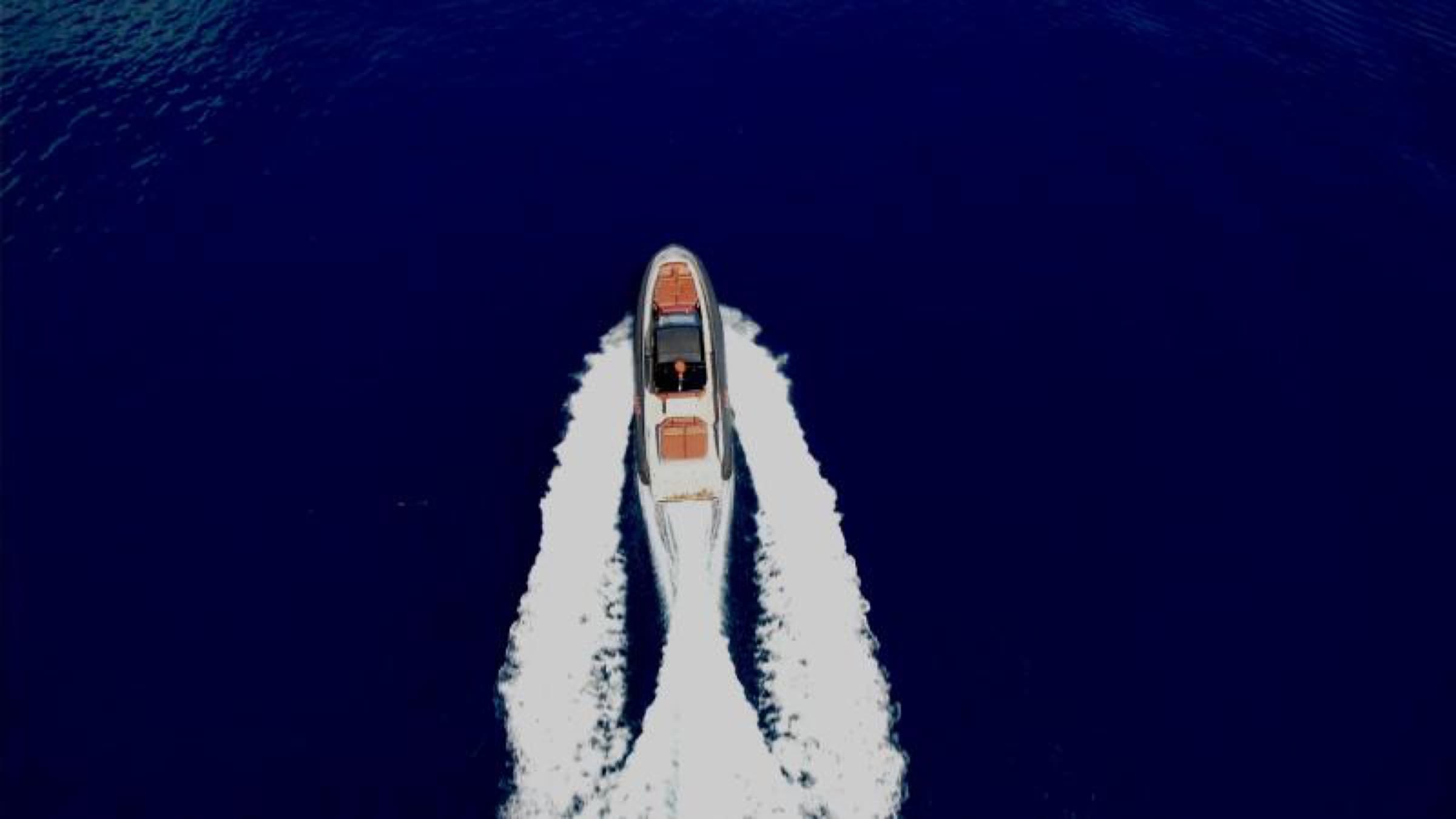 Vue aérienne du Sacs Rebel 47 lancé sur la Méditerranée