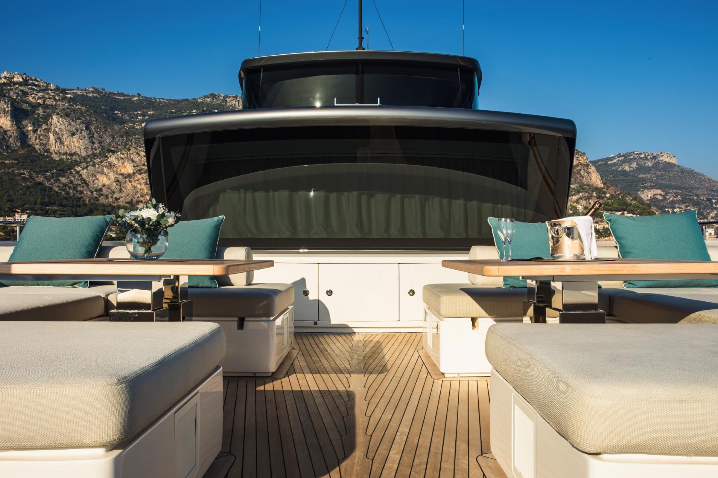 Le Sanlorenzo SX112 en location sur la Côte d'Azur, vue 11