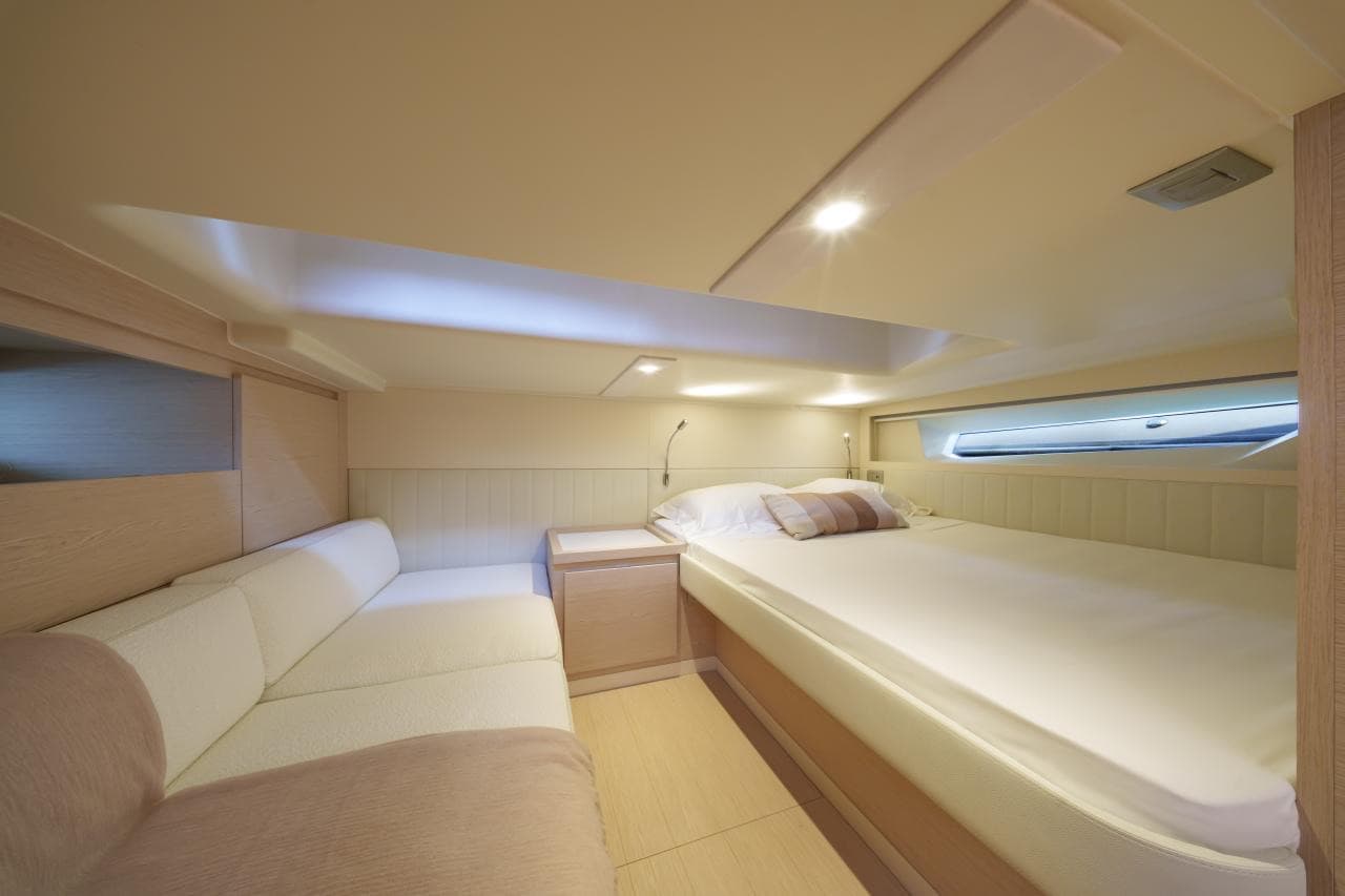 Solaris Power 44 Open, yacht charter on the French Riviera (9)