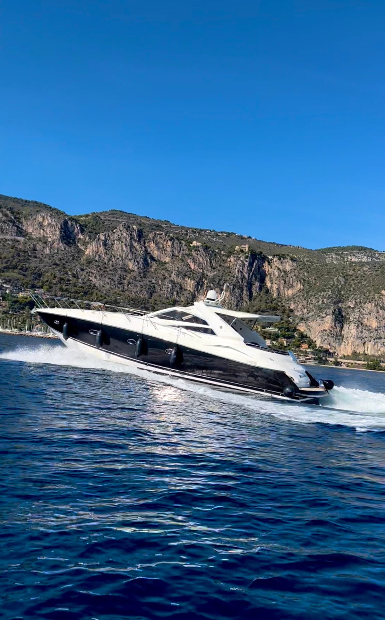 Sunseeker Portofino 53, yacht charter on the French Riviera
