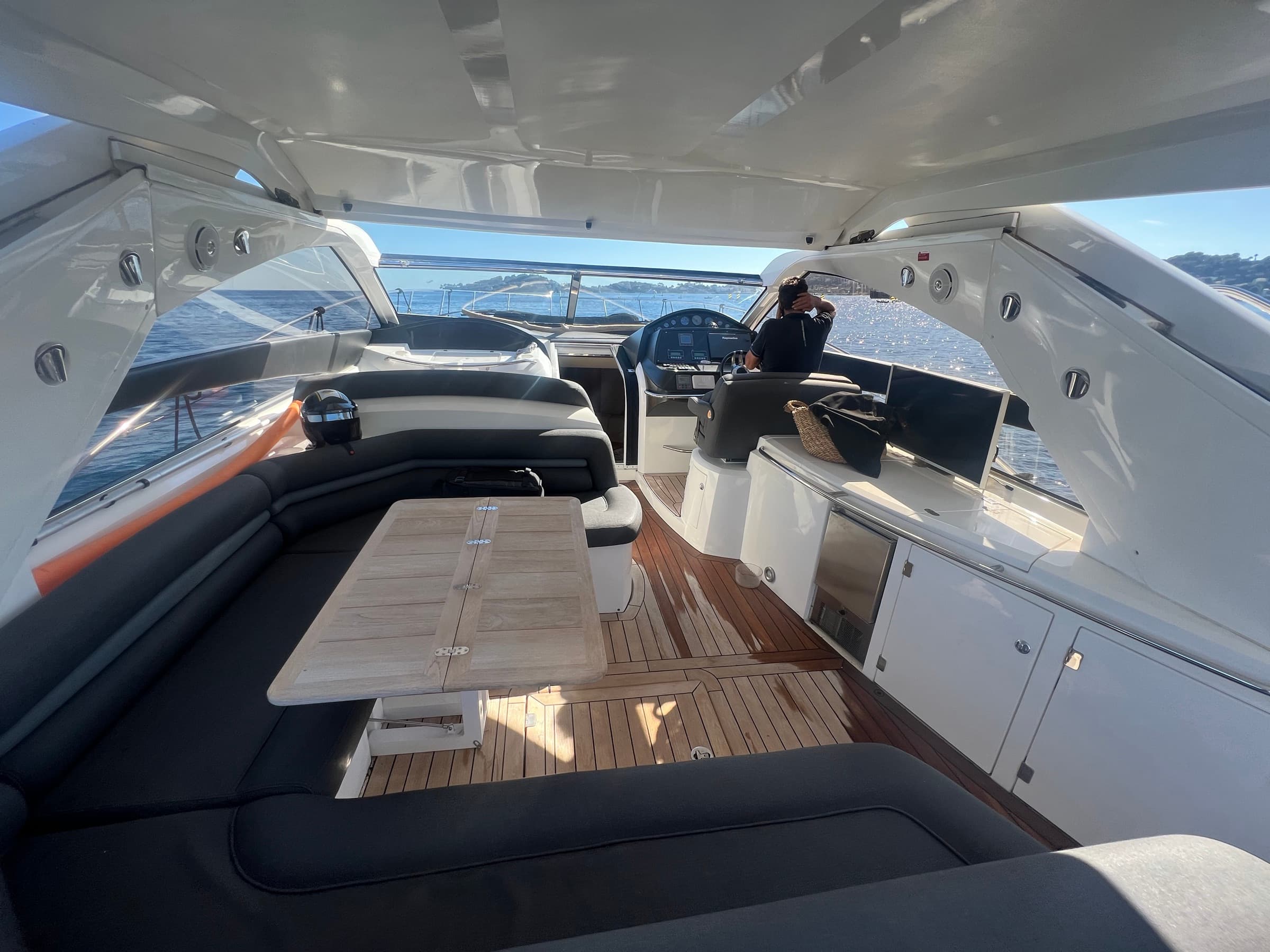 Sunseeker Portofino 53, yacht charter on the French Riviera (6)