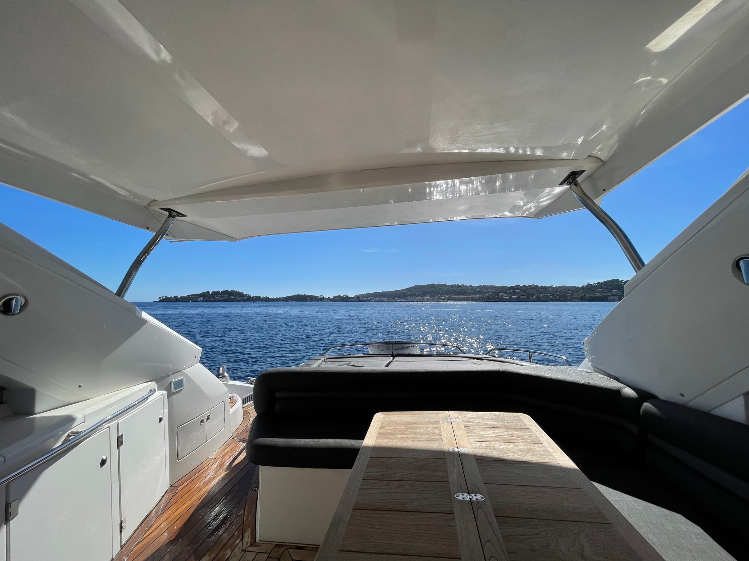 Sunseeker Portofino 53, yacht charter on the French Riviera (7)