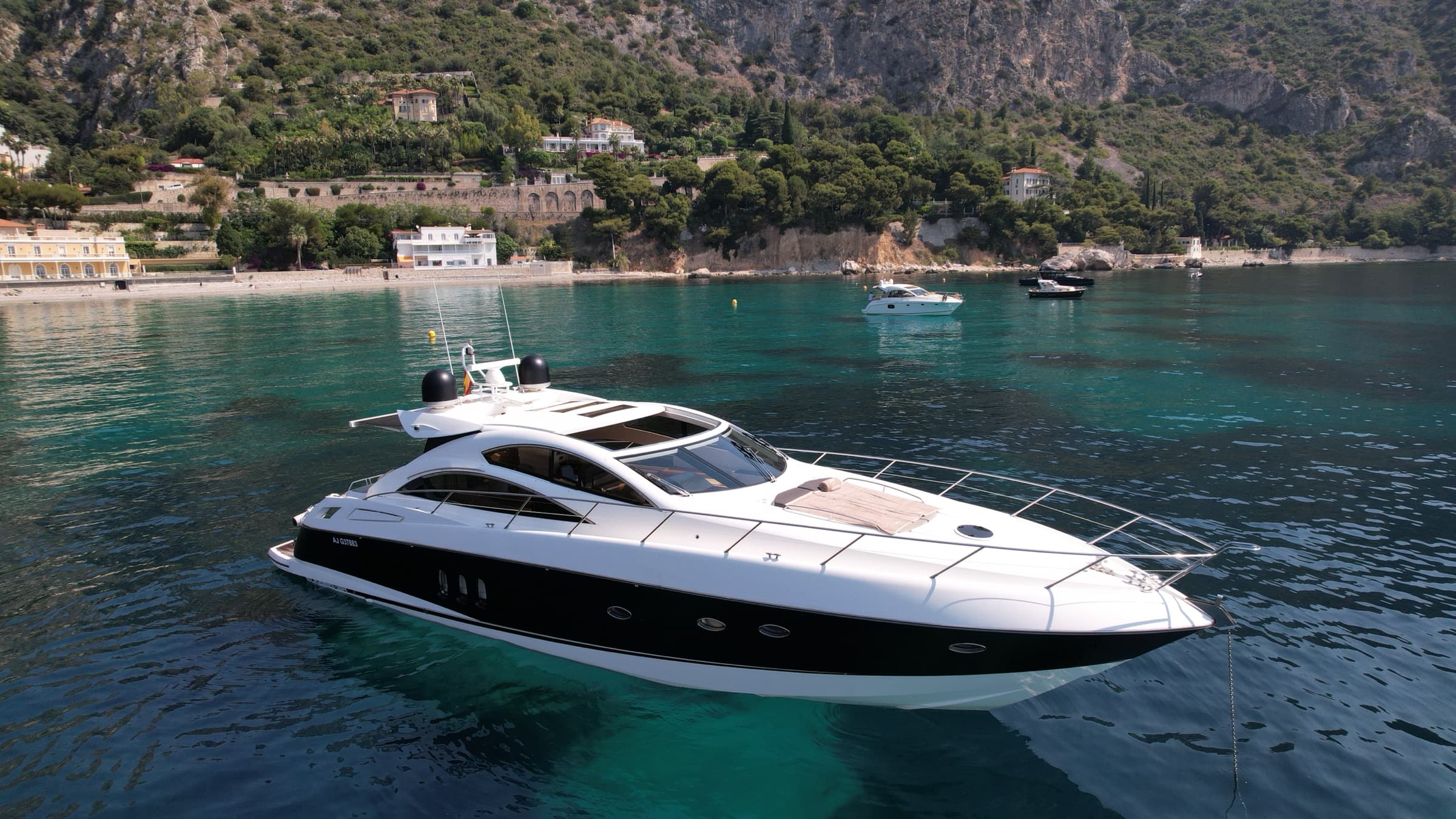 Sunseeker Predator 62, yacht charter on the French Riviera (4)