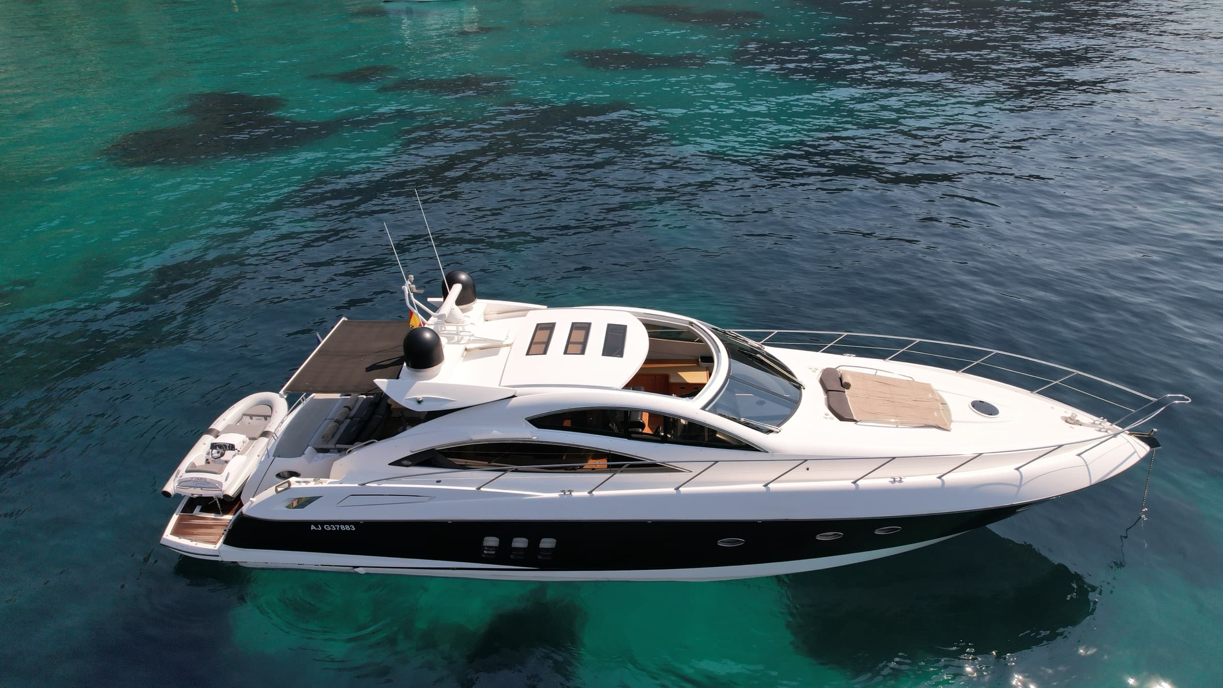 Sunseeker Predator 62, yacht charter on the French Riviera (5)
