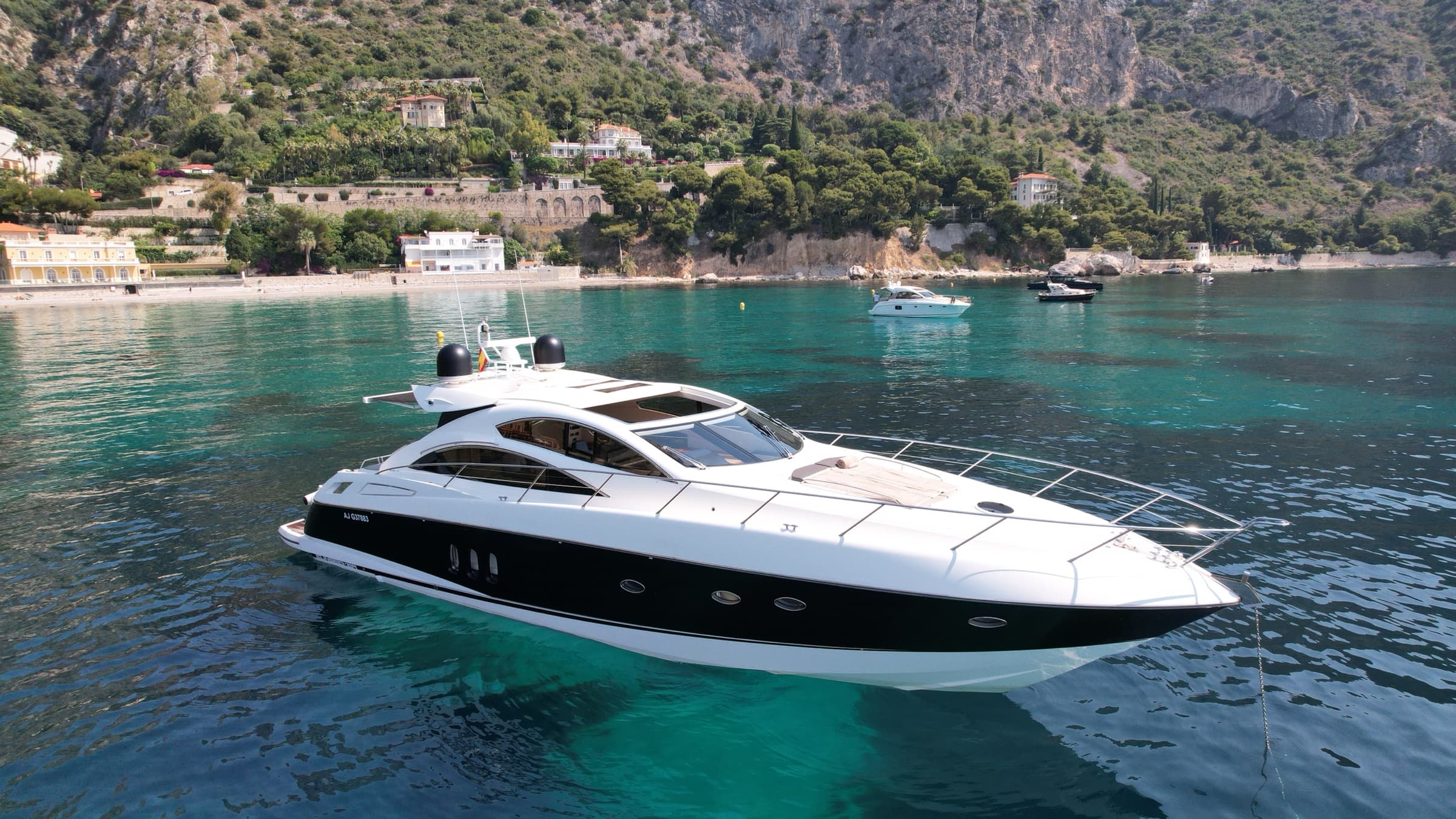 Sunseeker Predator 62, yacht charter on the French Riviera (8)